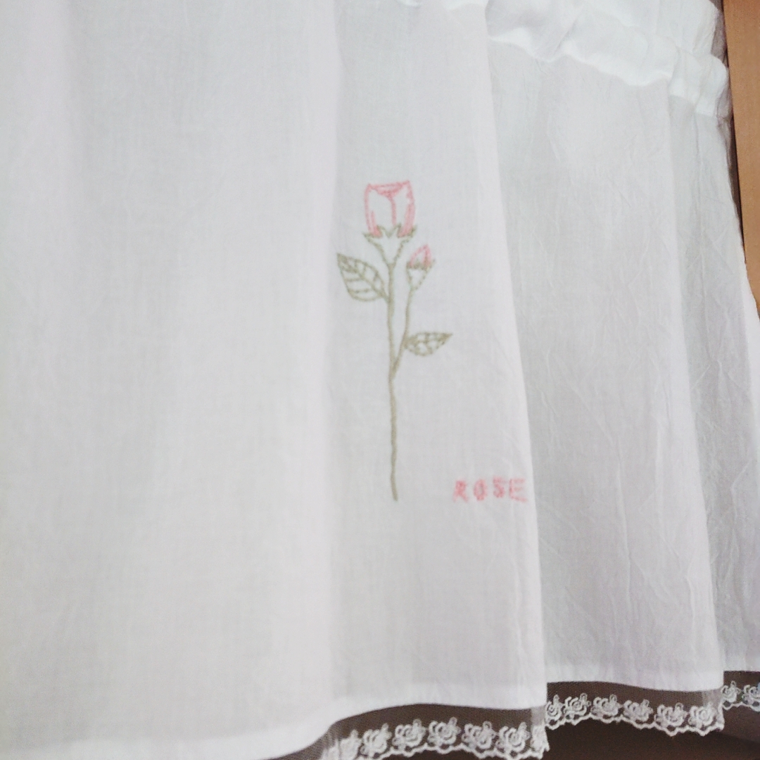 カフェカーテン【エンマまま様追加オーダー品】薔薇刺繍レース