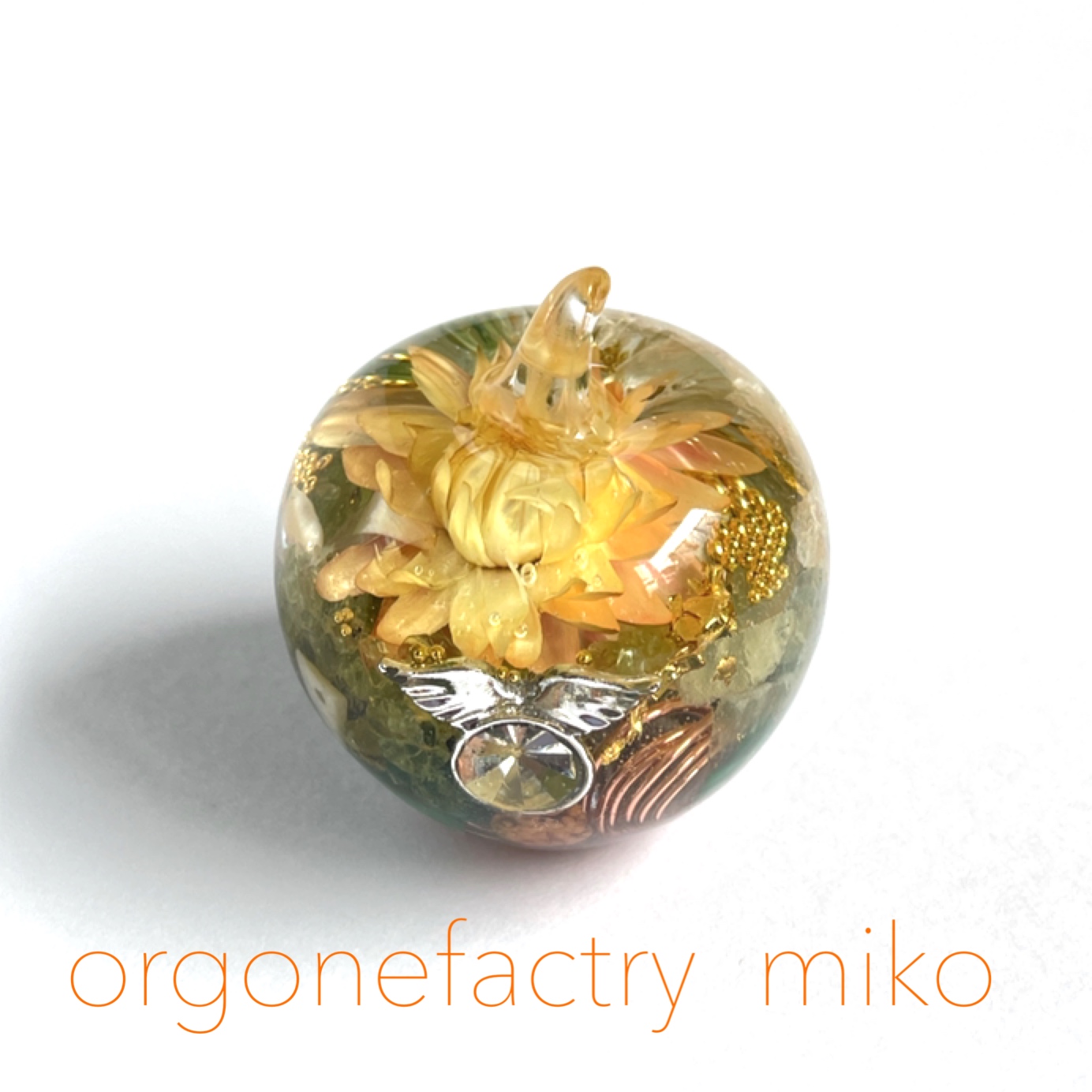 エンジェルの羽 邪気払い ポジティブ コミュニケーション 幸運 りんごちゃん オルゴナイト Iichi ハンドメイド クラフト作品 手仕事品の通販