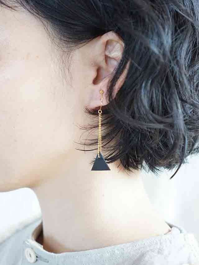 ３０ Off 即売アイテム Sankaku Leathre Pierce Earring Black Size S Iichi ハンドメイド クラフト作品 手仕事品の通販