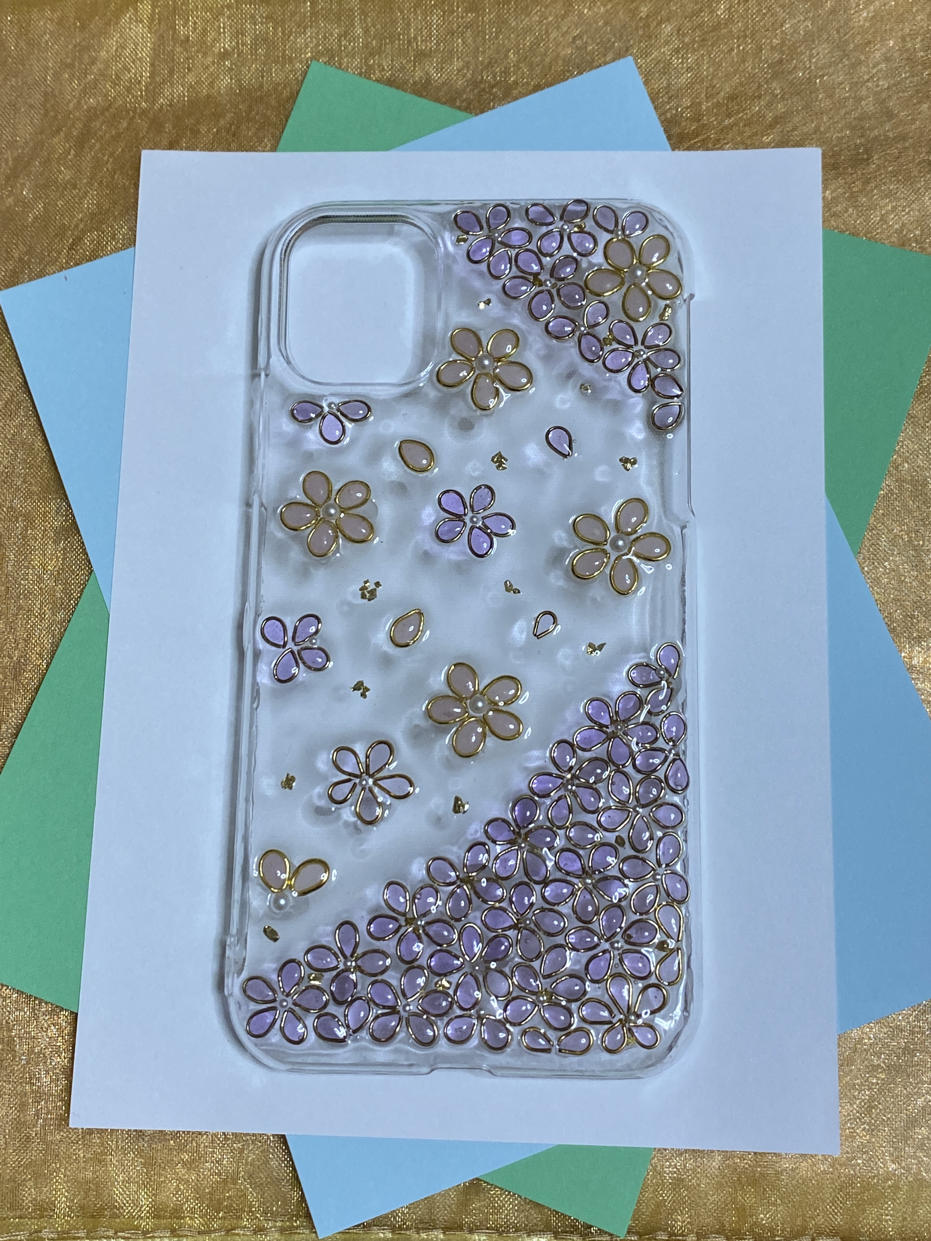レジンでスマホケース 小花 Iichi ハンドメイド クラフト作品 手仕事品の通販