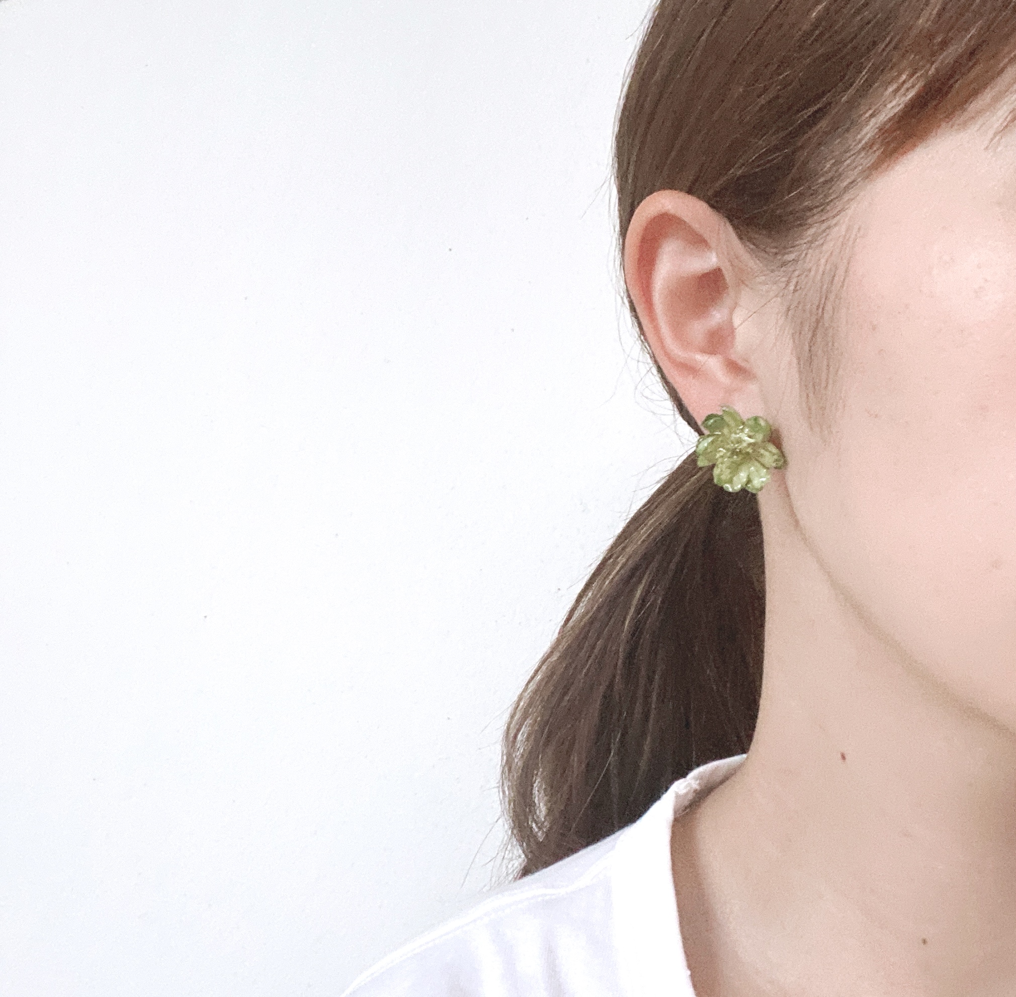 グリーンローズ ピアス 生花のアクセサリー Iichi ハンドメイド クラフト作品 手仕事品の通販