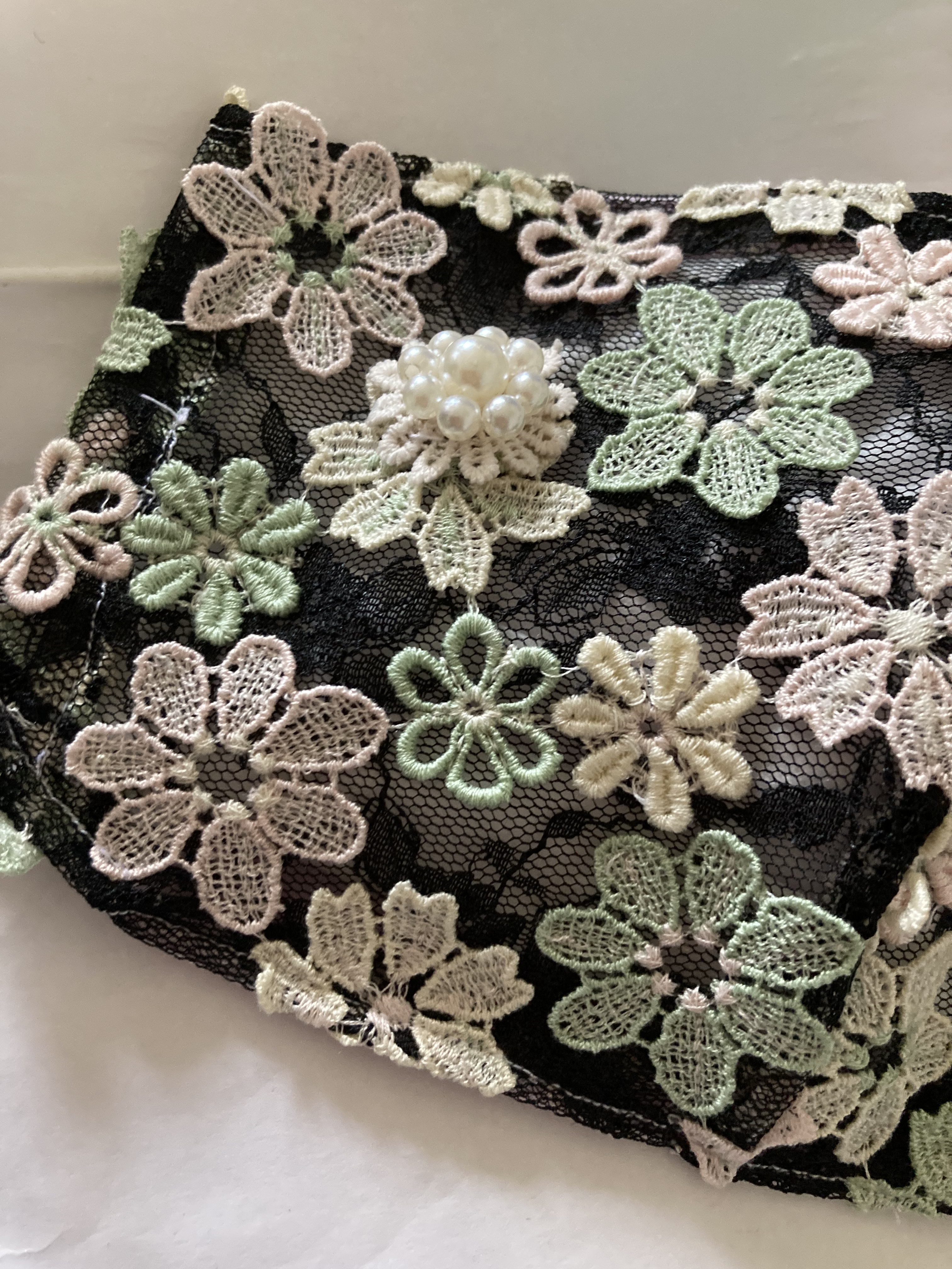 ハンドメイド マスクカバー黒モチーフ花刺繍パールチャーム付き抗菌クレンゼ2wayフィルターポケット Iichi ハンドメイド クラフト作品 手仕事品の通販