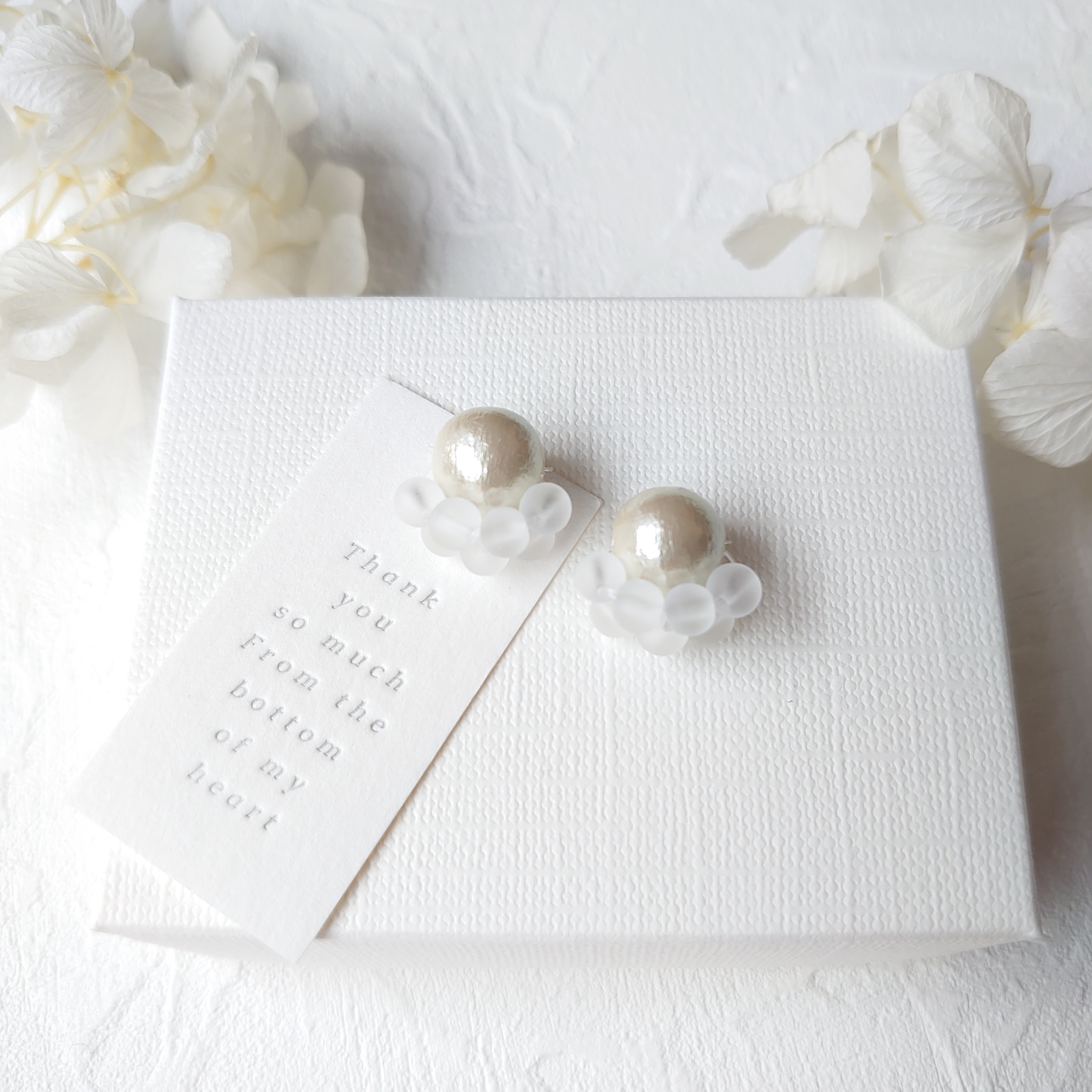 小粒のガラスビーズとつやつやコットンパールイヤリング ピアス Iichi ハンドメイド クラフト作品 手仕事品の通販 小粒のガラスビーズとつやつやコットンパールイヤリング ピアス Iichi ハンドメイド クラフト作品 手仕事品の通販