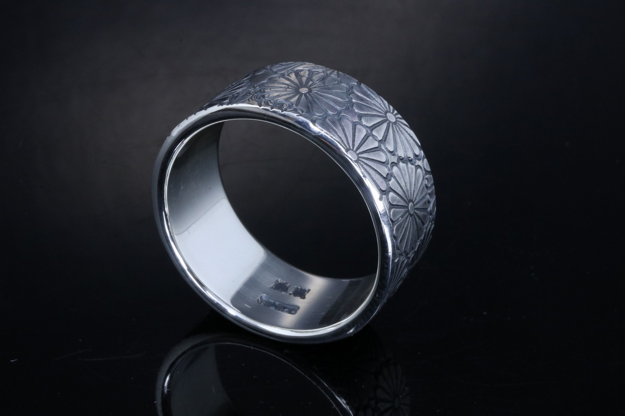 指輪 メンズ : 乱菊 菊紋 平打ち シルバー リング 10mm幅 14～27号 シンプル 和柄 和風 ブランド | iichi  ハンドメイド・クラフト作品・手仕事品の通販
