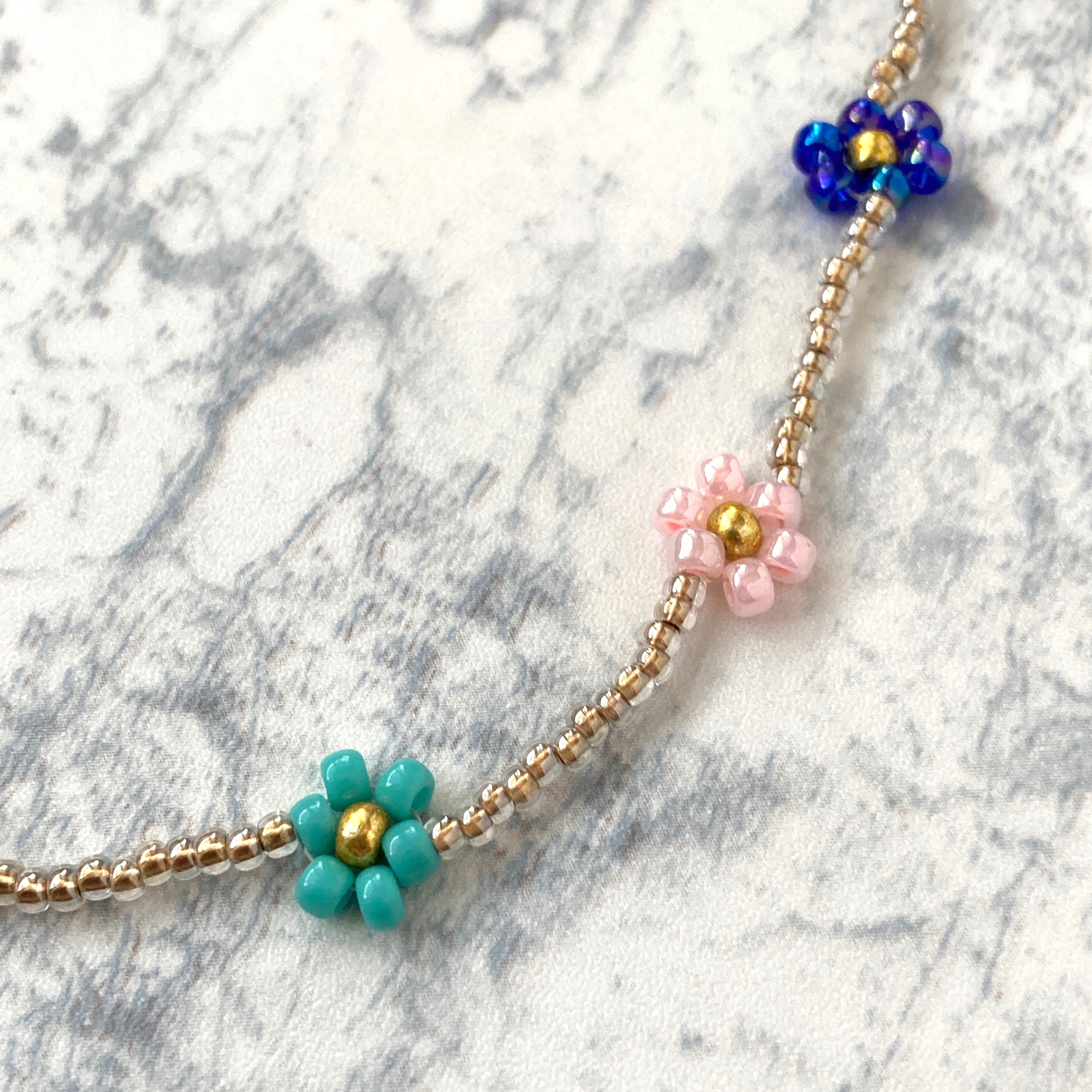 韓国発ビーズアクセサリー 5色の小花細身のネックレス Iichi ハンドメイド クラフト作品 手仕事品の通販 韓国発ビーズアクセサリー 5色の小花細身のネックレス Iichi ハンドメイド クラフト作品 手仕事品の通販