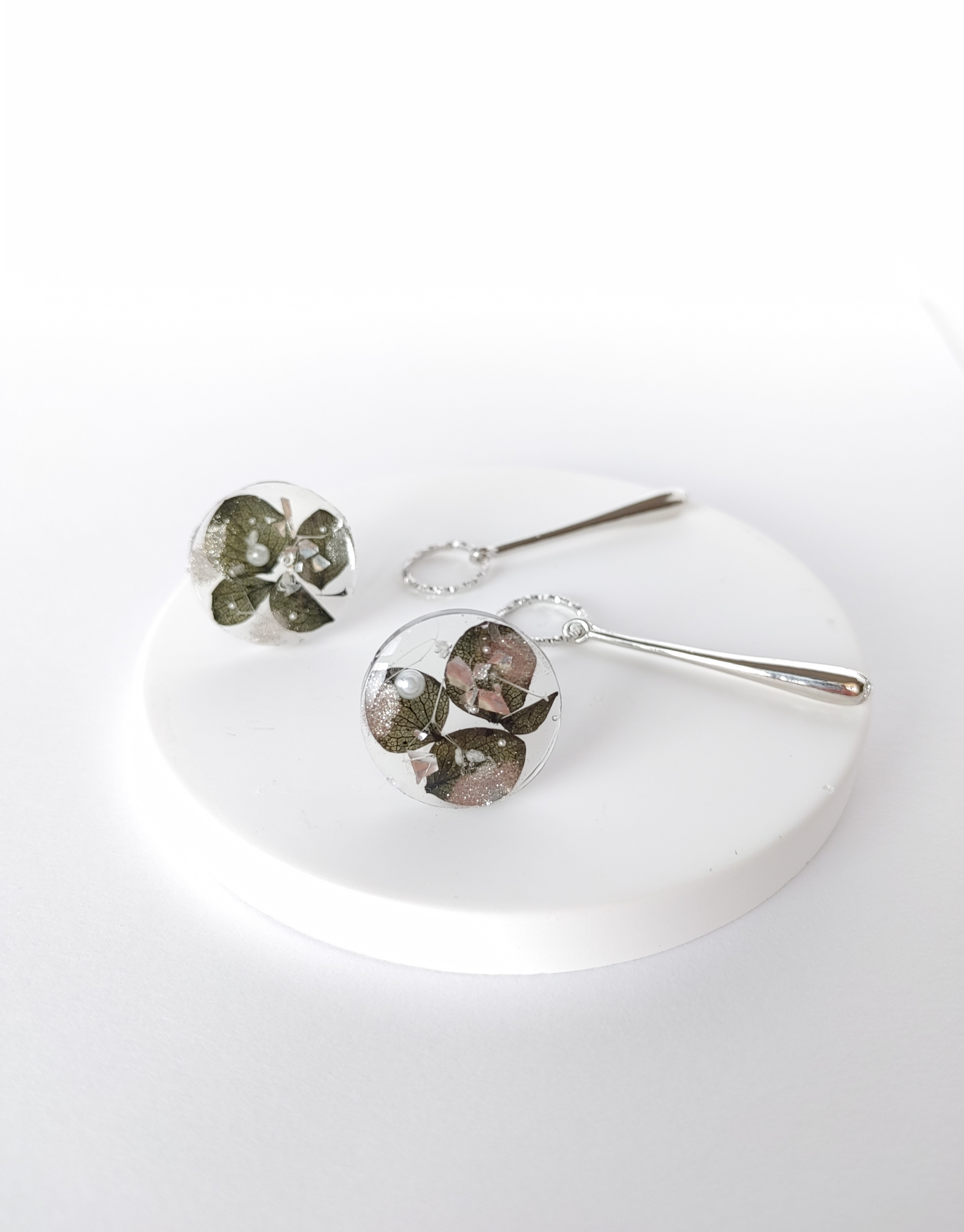凛とした印象に レジン 大ぶり 紫陽花 2way 大人キレイめピアス イヤリング Iichi ハンドメイド クラフト作品 手仕事品の通販