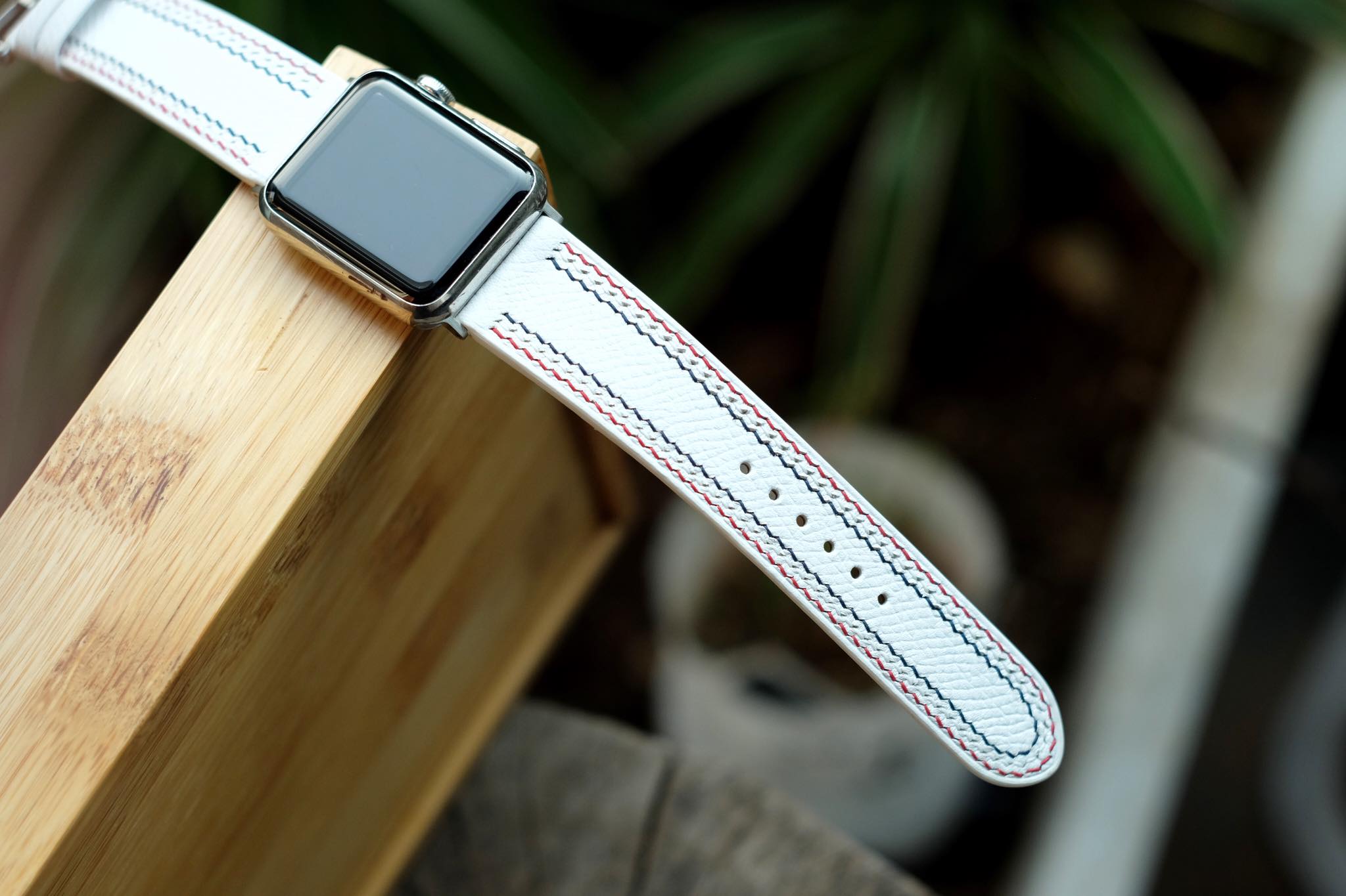 高級革使用のApple Watchベルト エプソンレザー 革時計ベルト ホワイト