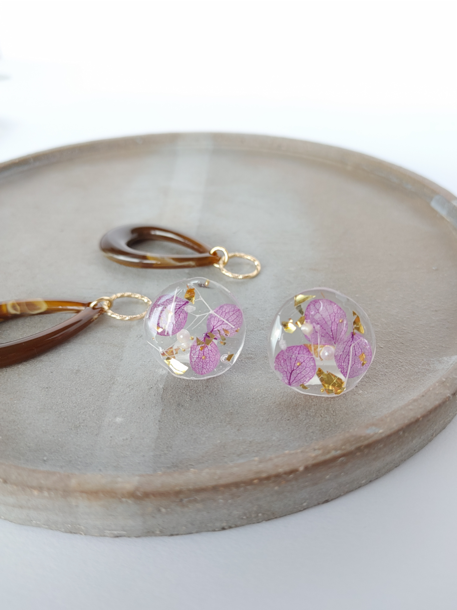 凛とした印象に レジン 大ぶり 紫陽花 2way 大人キレイめピアス イヤリング Iichi ハンドメイド クラフト作品 手仕事品の通販