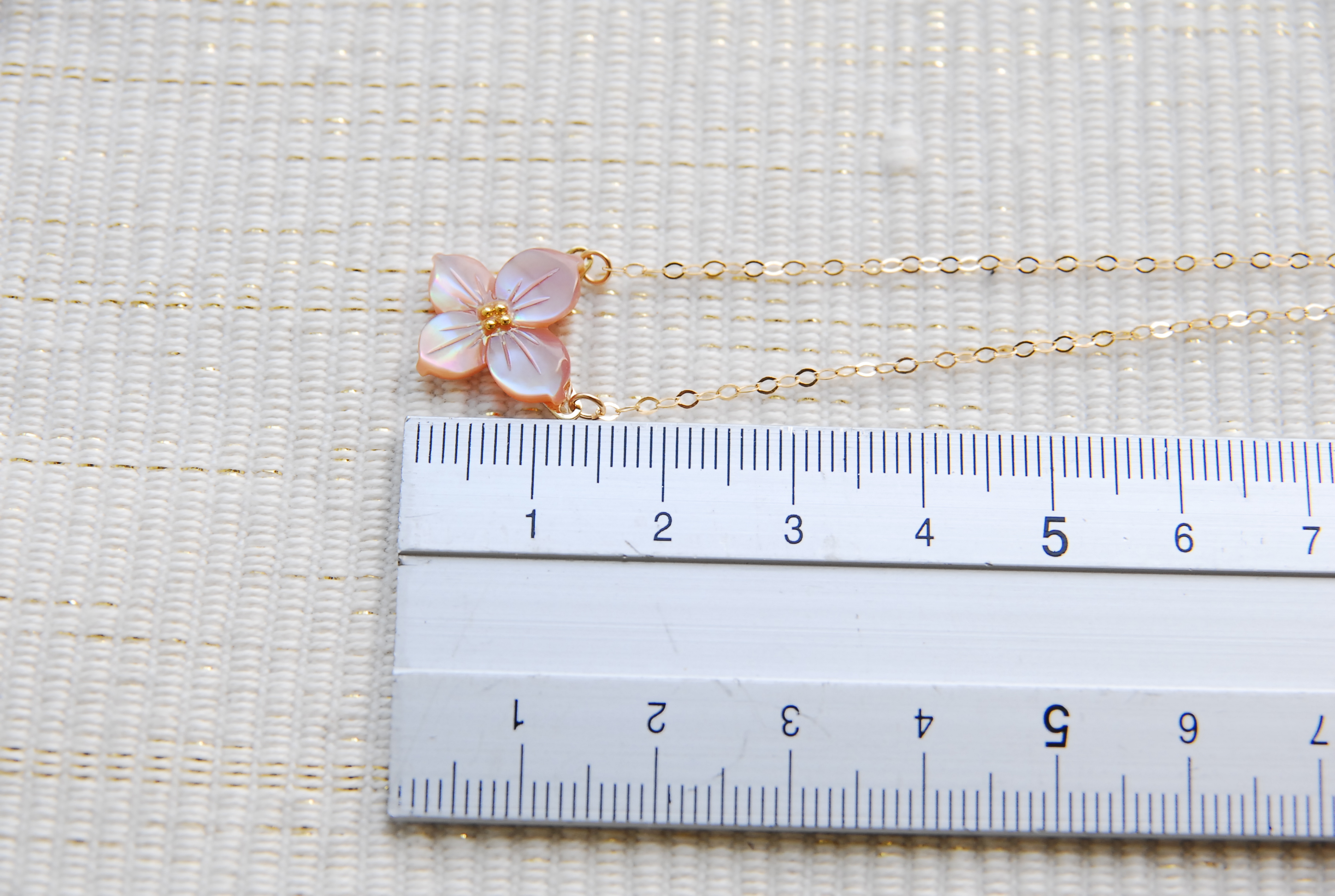 ４枚の花弁のお花のネックレス ピンク １４kgf Iichi ハンドメイド クラフト作品 手仕事品の通販