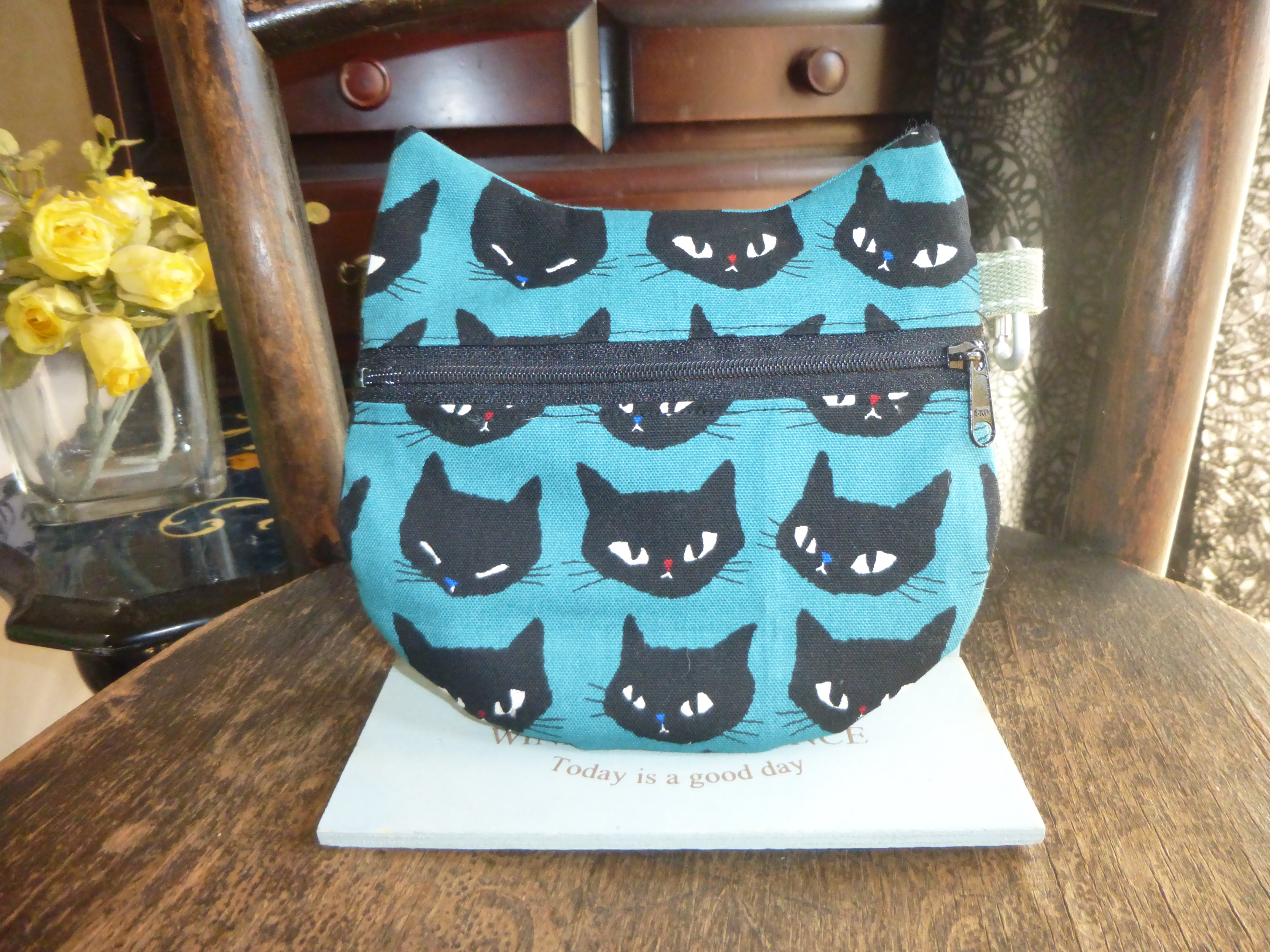 青緑の黒猫柄の猫耳ポーチ 送料無料 Iichi ハンドメイド クラフト作品 手仕事品の通販 青緑の黒猫柄の猫耳ポーチ 送料無料 Iichi ハンドメイド クラフト作品 手仕事品の通販