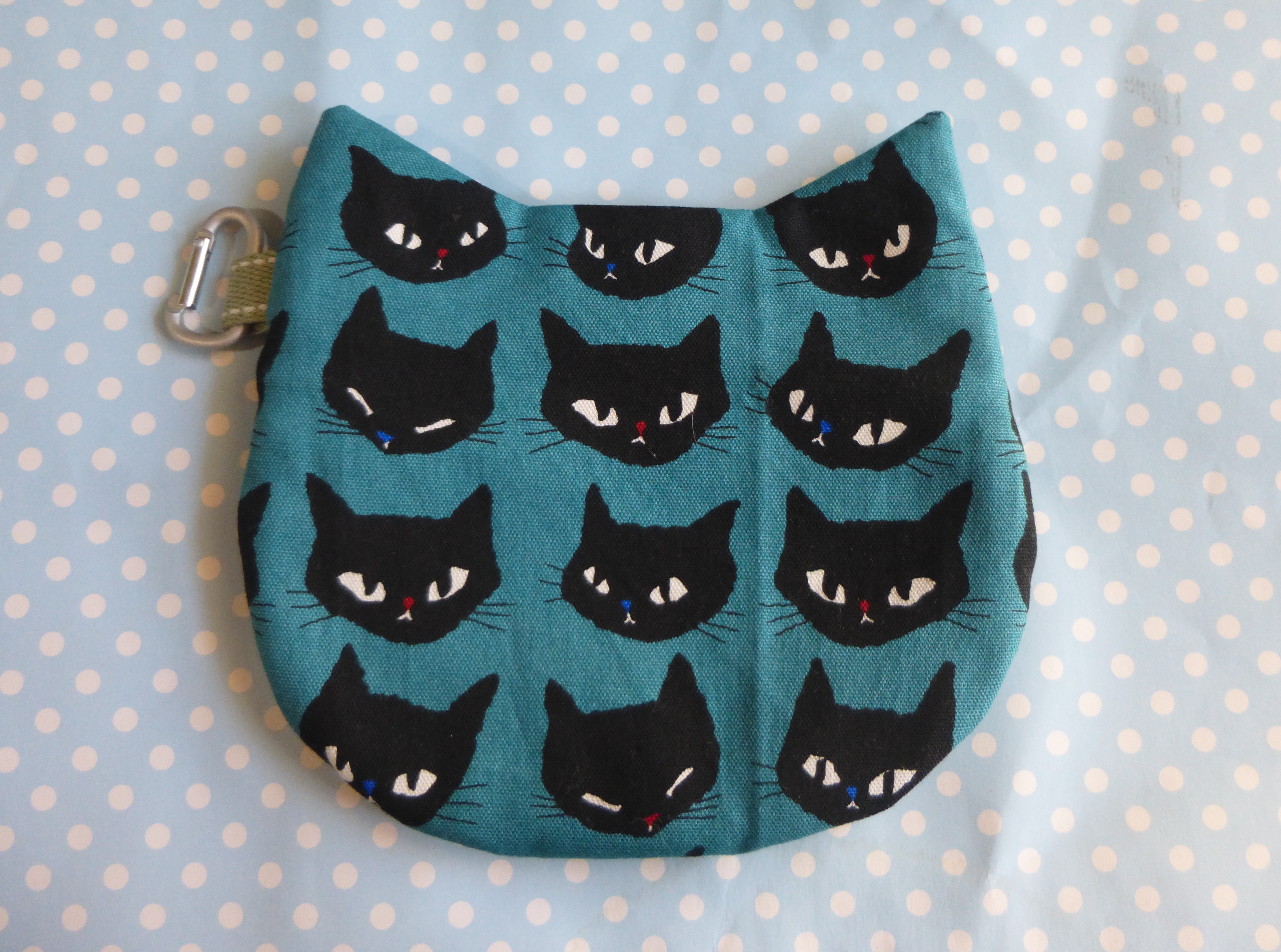 青緑の黒猫柄の猫耳ポーチ 送料無料 Iichi ハンドメイド クラフト作品 手仕事品の通販 青緑の黒猫柄の猫耳ポーチ 送料無料 Iichi ハンドメイド クラフト作品 手仕事品の通販