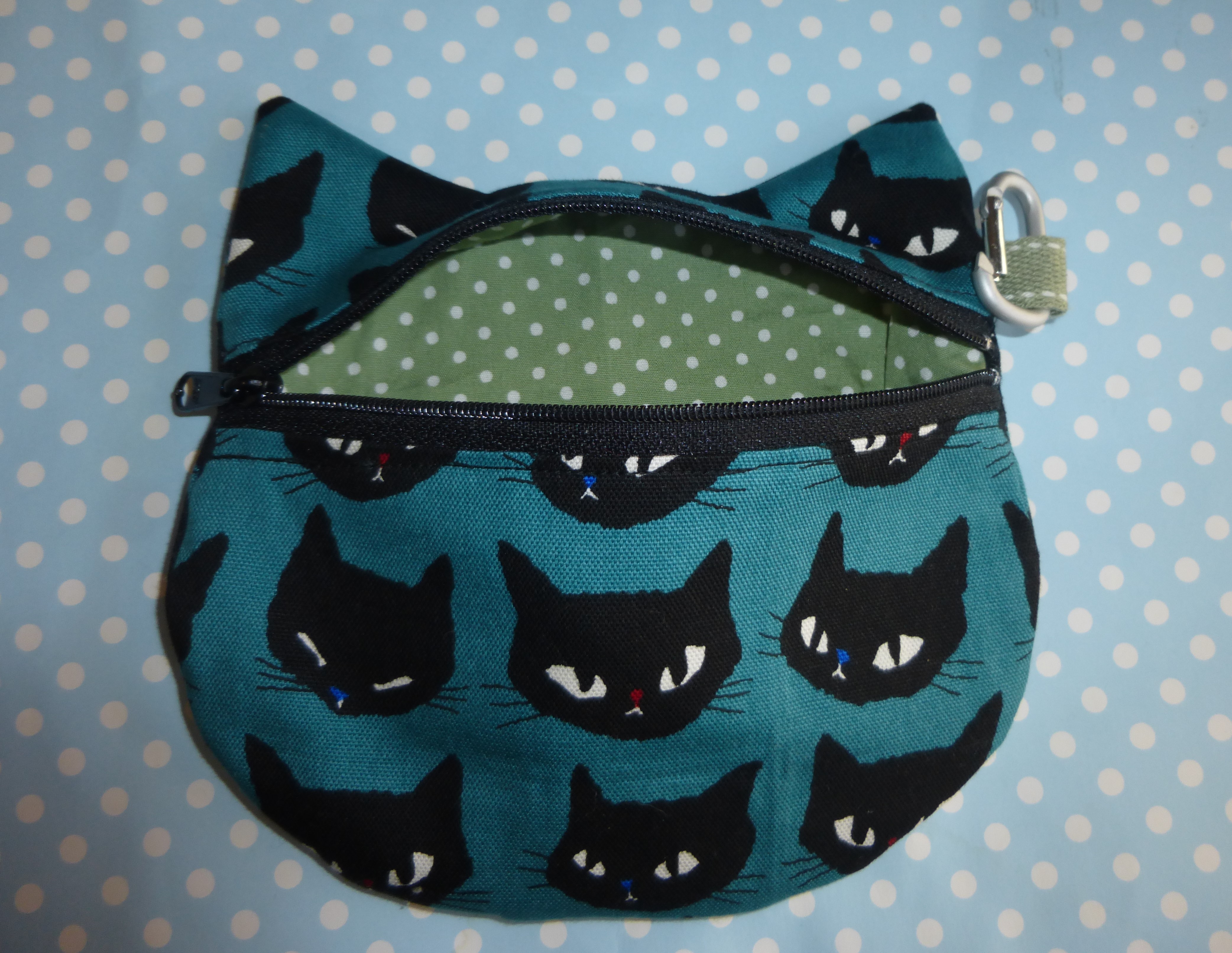 青緑の黒猫柄の猫耳ポーチ 送料無料 Iichi ハンドメイド クラフト作品 手仕事品の通販 青緑の黒猫柄の猫耳ポーチ 送料無料 Iichi ハンドメイド クラフト作品 手仕事品の通販