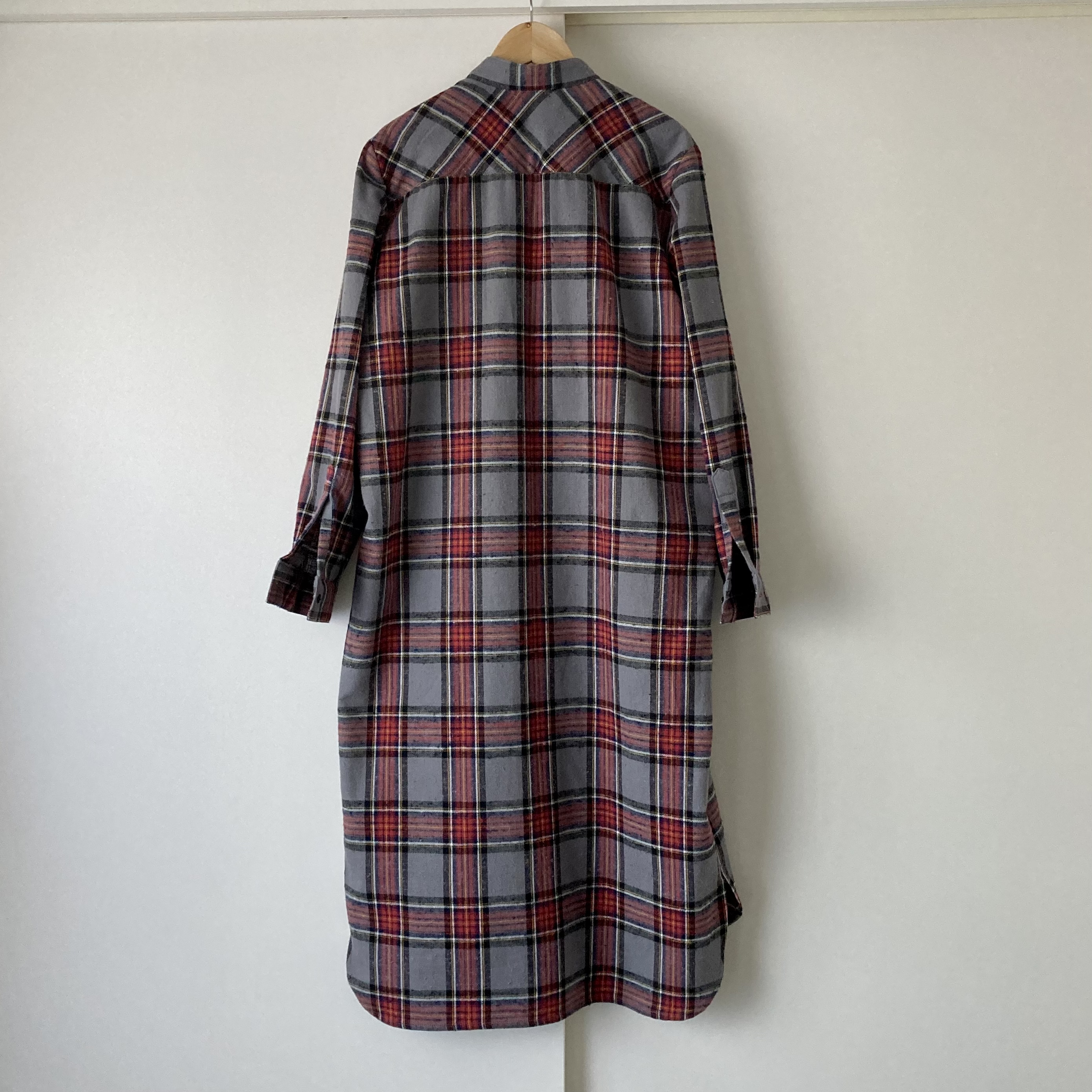 ふるさと納税 タータンチェックのシャツワンピースグレーと赤 コットンワンピース Www Azns Org