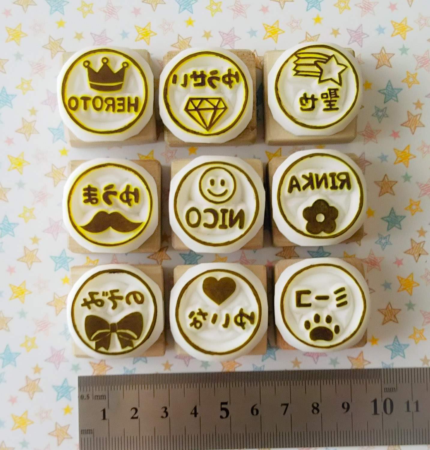 選べる ポップなデザインがカワイイ お名前消しゴムはんこ タグはんこ オムツはんこ マスクはんこ Iichi ハンドメイド クラフト作品 手仕事品の通販