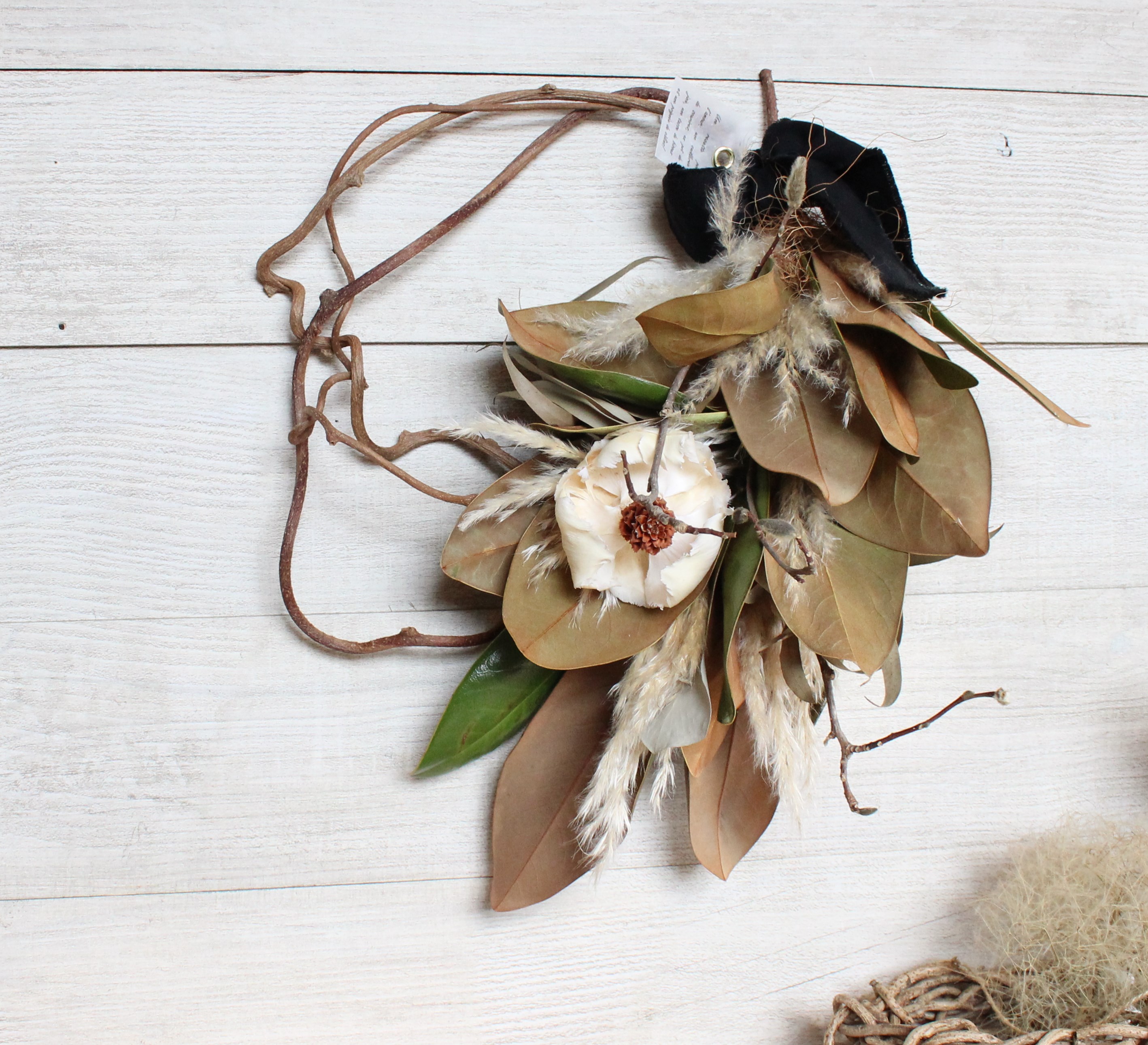 ミズーリ川の春 Wreath タイサンボクとキウイツルのリース ドライフラワーリース パンパスグラス Iichi ハンドメイド クラフト作品 手仕事品の通販