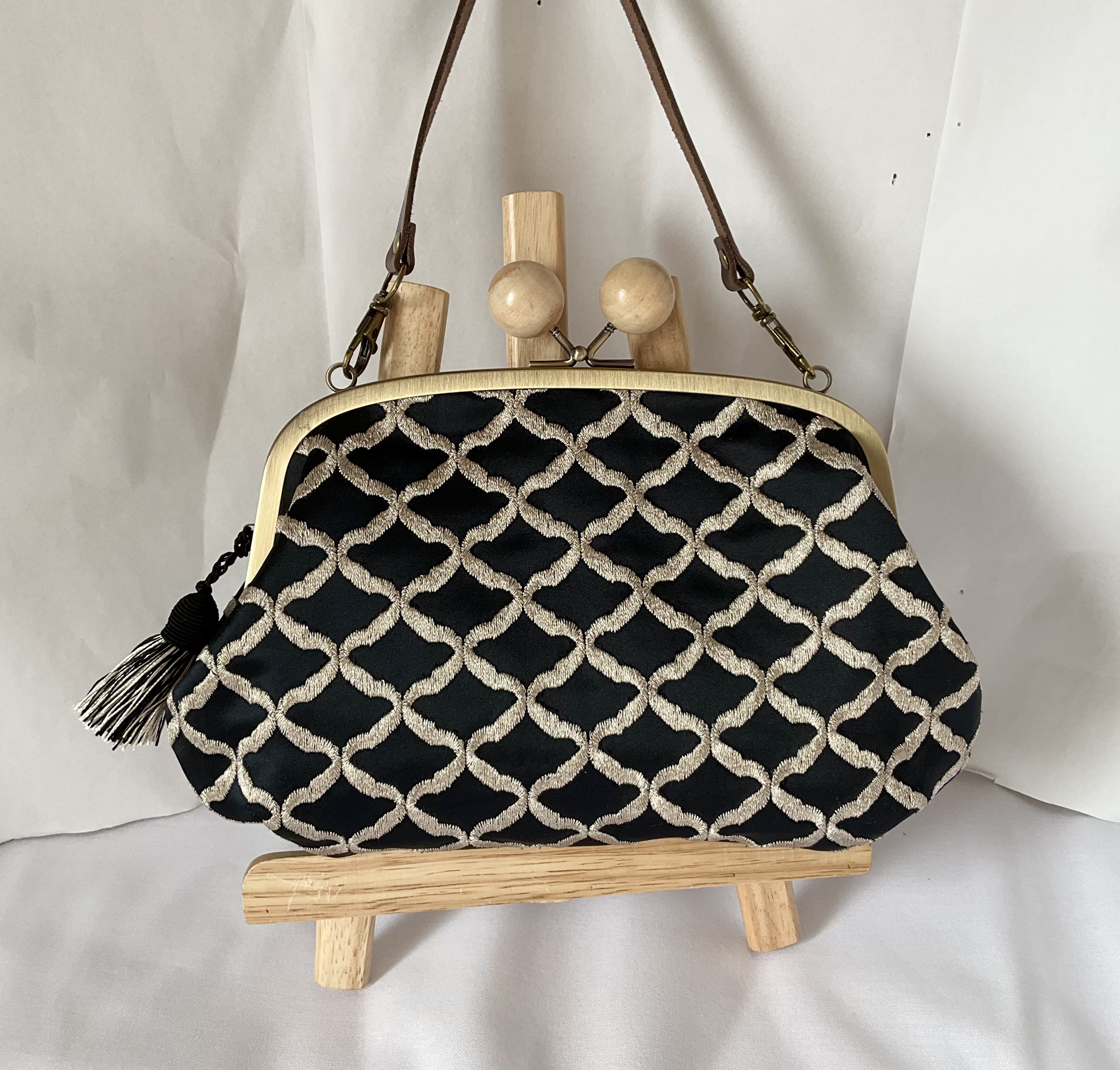 イギリス 刺繍生地 大きい木玉親子がま口長財布バッグ | iichi 