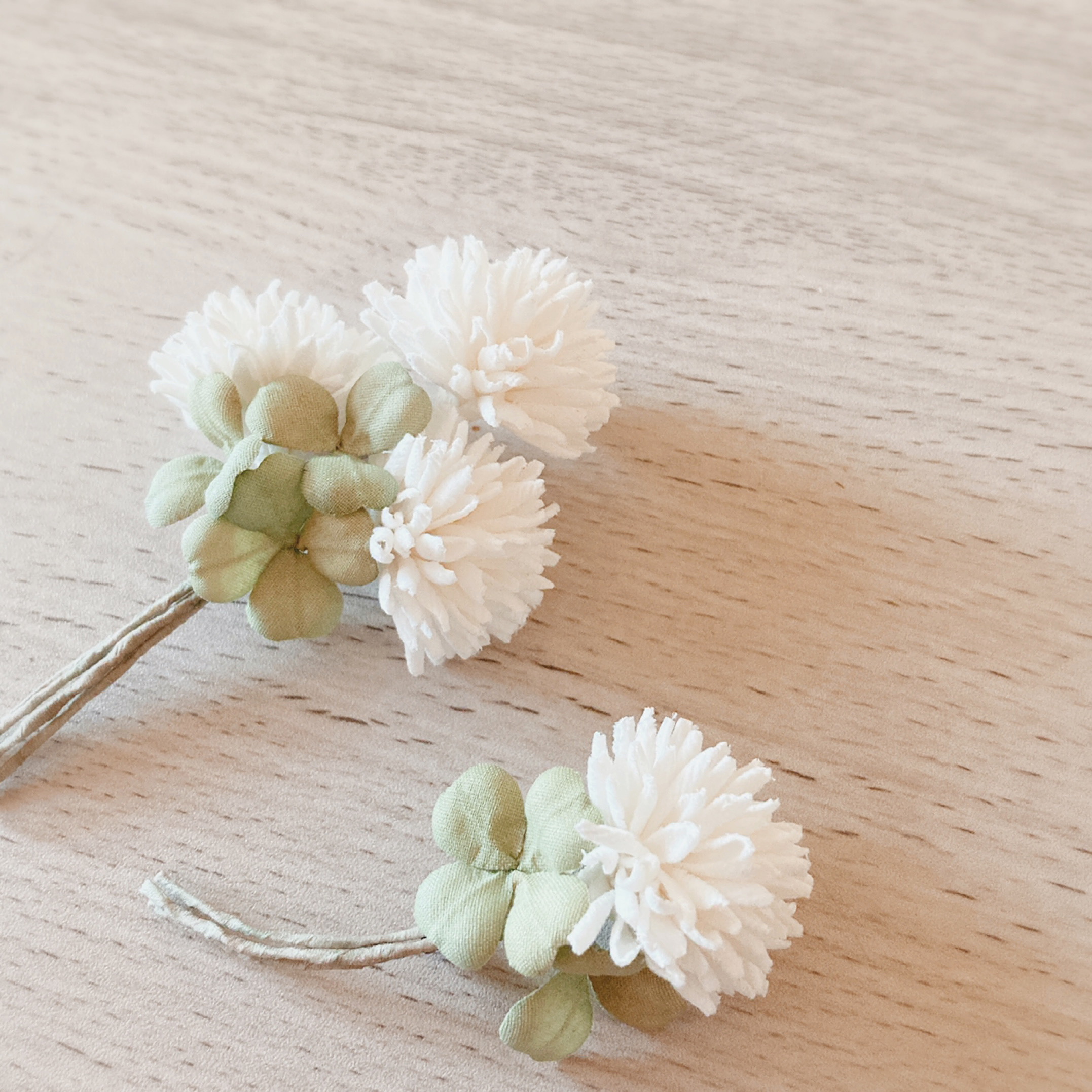 シロツメクサの花束コサージュ Iichi ハンドメイド クラフト作品 手仕事品の通販