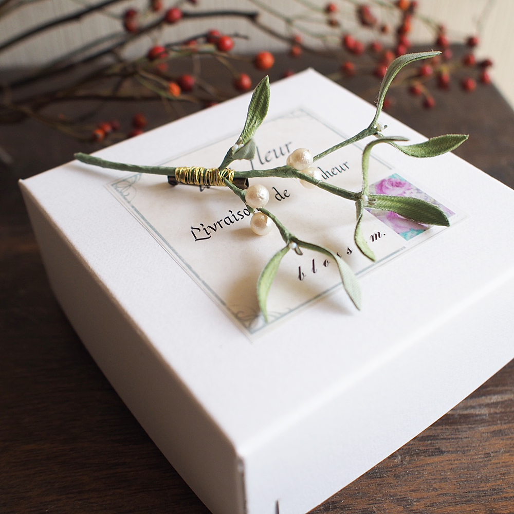 布染花 ヤドリギ Lightgreen コサージュ Iichi ハンドメイド クラフト作品 手仕事品の通販