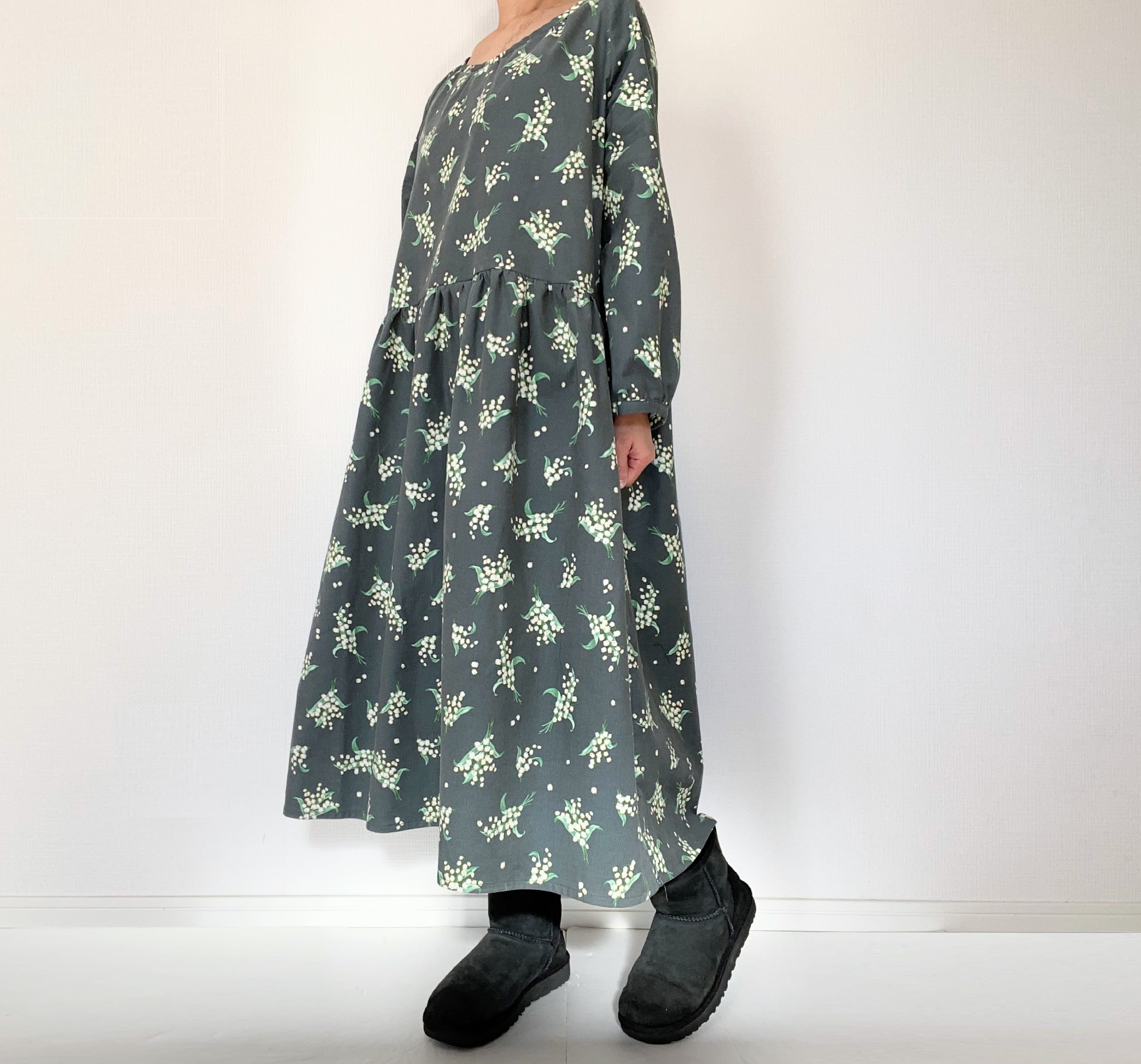 スズランの花柄 冬のゆったりラグランワンピース あったかコーデュロイ 長袖 コットン100 グリーン くすみグレー Iichi ハンドメイド クラフト作品 手仕事品の通販