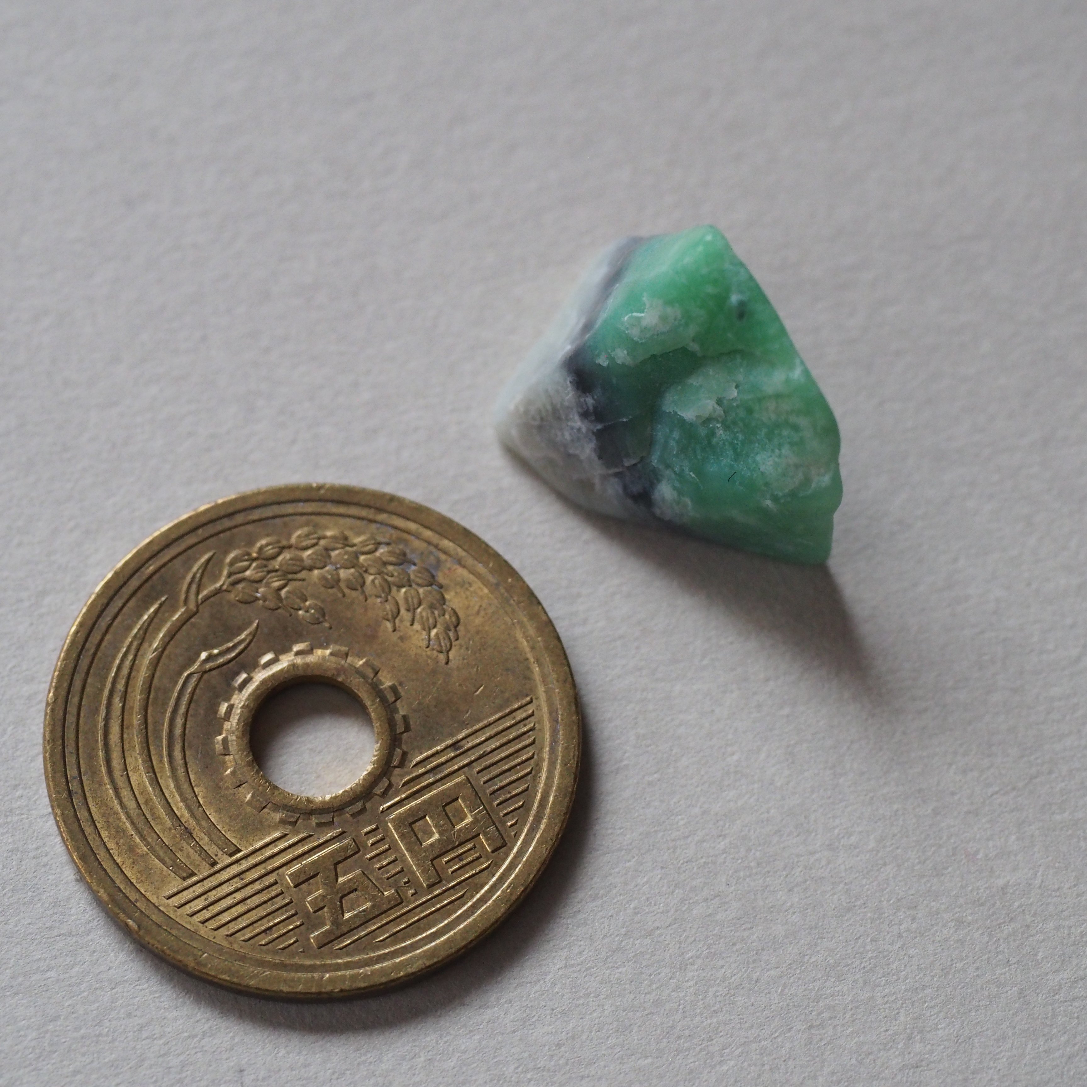 糸魚川翡翠 原石 50g-