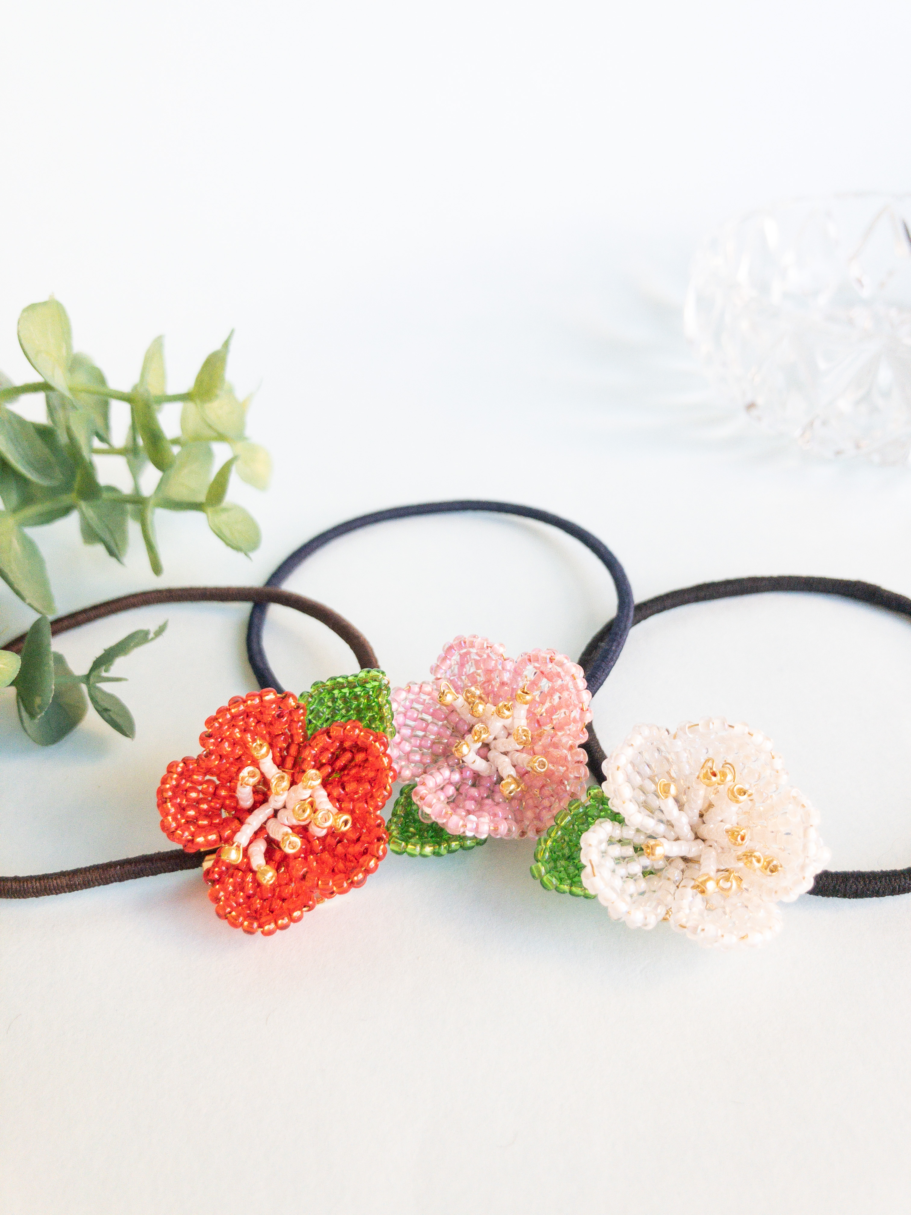 梅の花のヘアゴム 一つの値段です Iichi ハンドメイド クラフト作品 手仕事品の通販