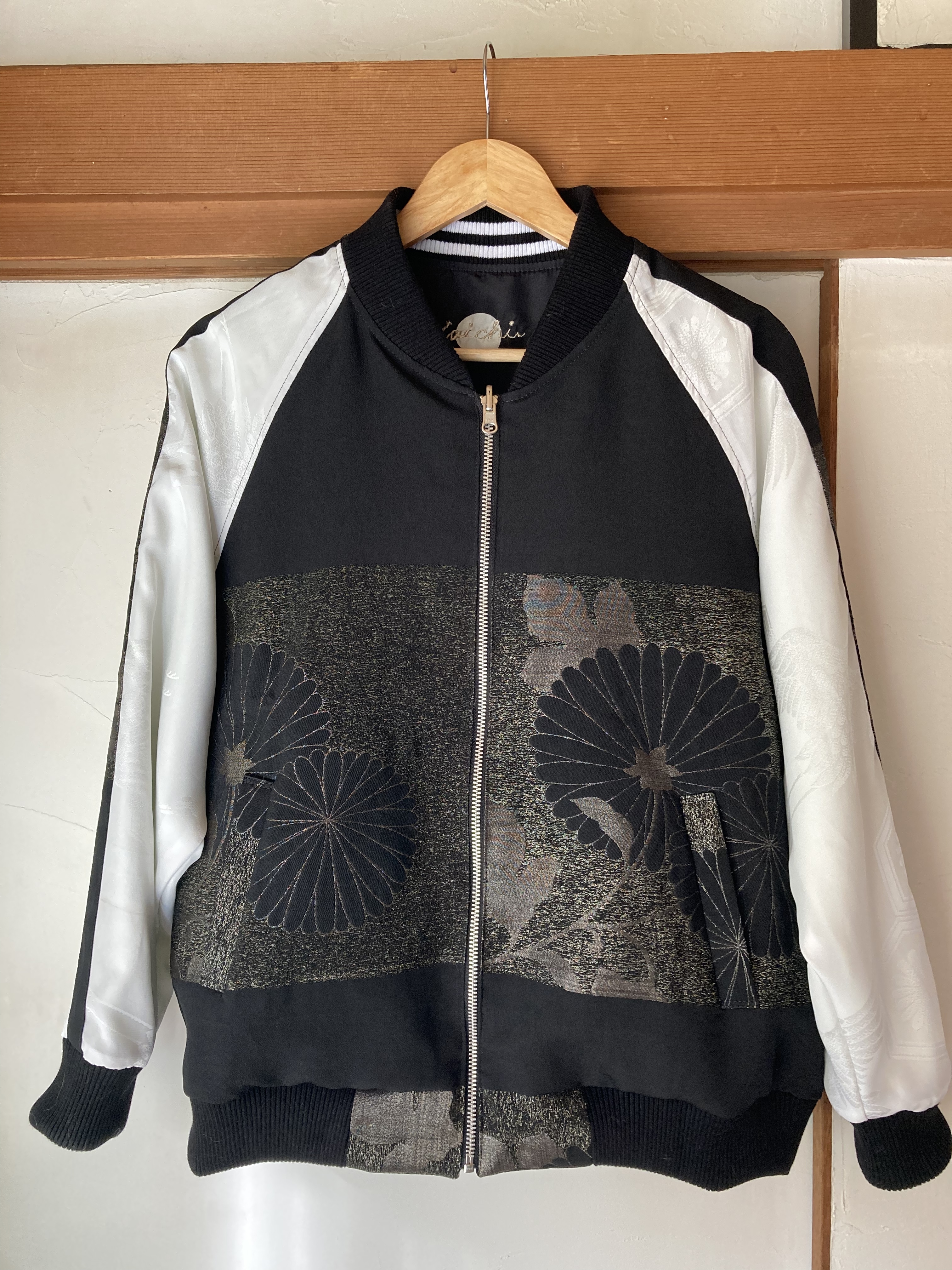 オーダー品 着物スカジャン 着物リメイク 鷹 横降り刺繍 オーダーメイド リバーシブル Iichi ハンドメイド クラフト作品 手仕事品の通販