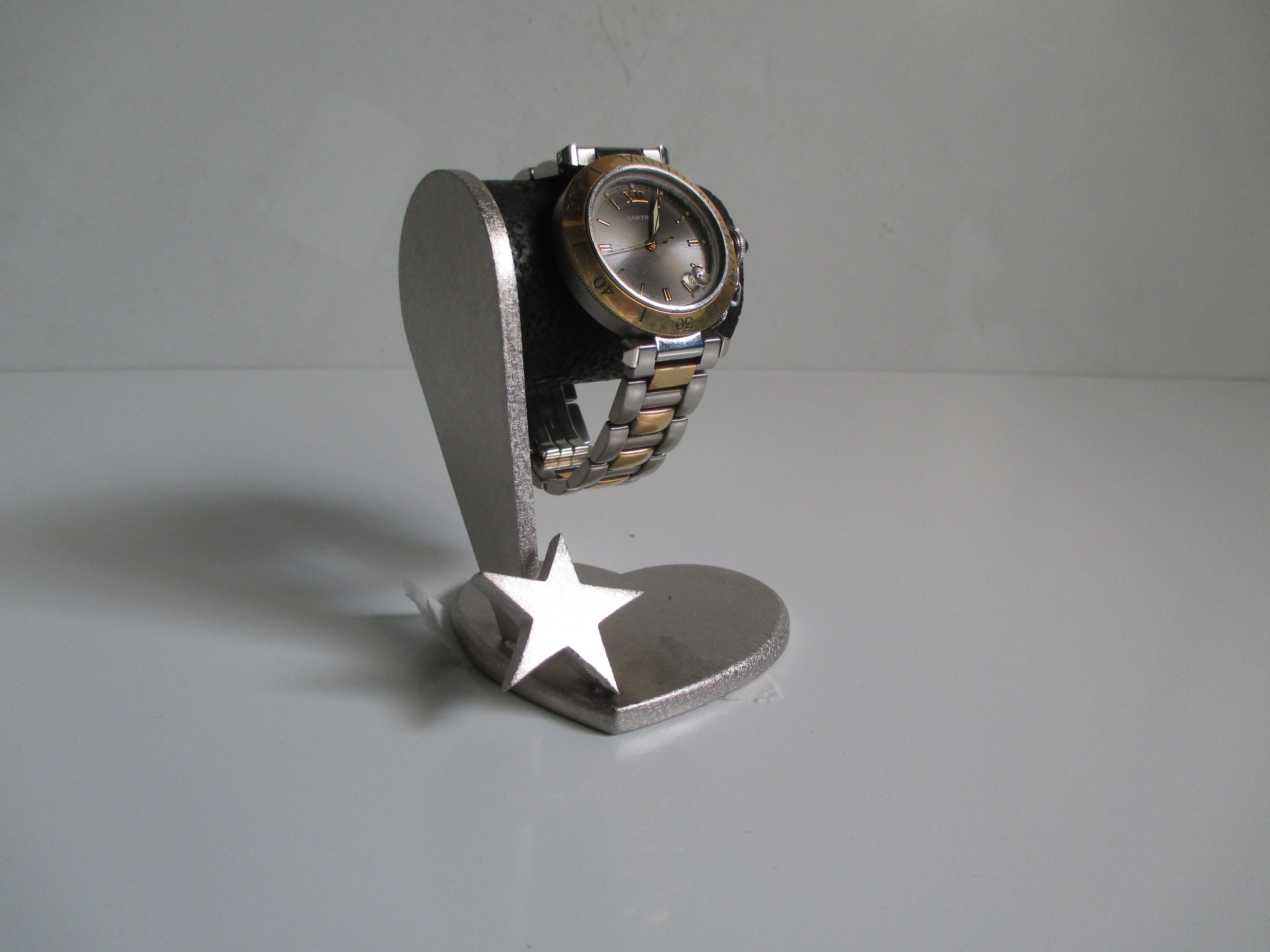 インテリアにもなり貴方の腕時計をおしゃれに飾る高級感溢れる腕時計スタンド ハートスターウォッチスタンド ブラックコルク仕様 Iichi ハンドメイド クラフト作品 手仕事品の通販