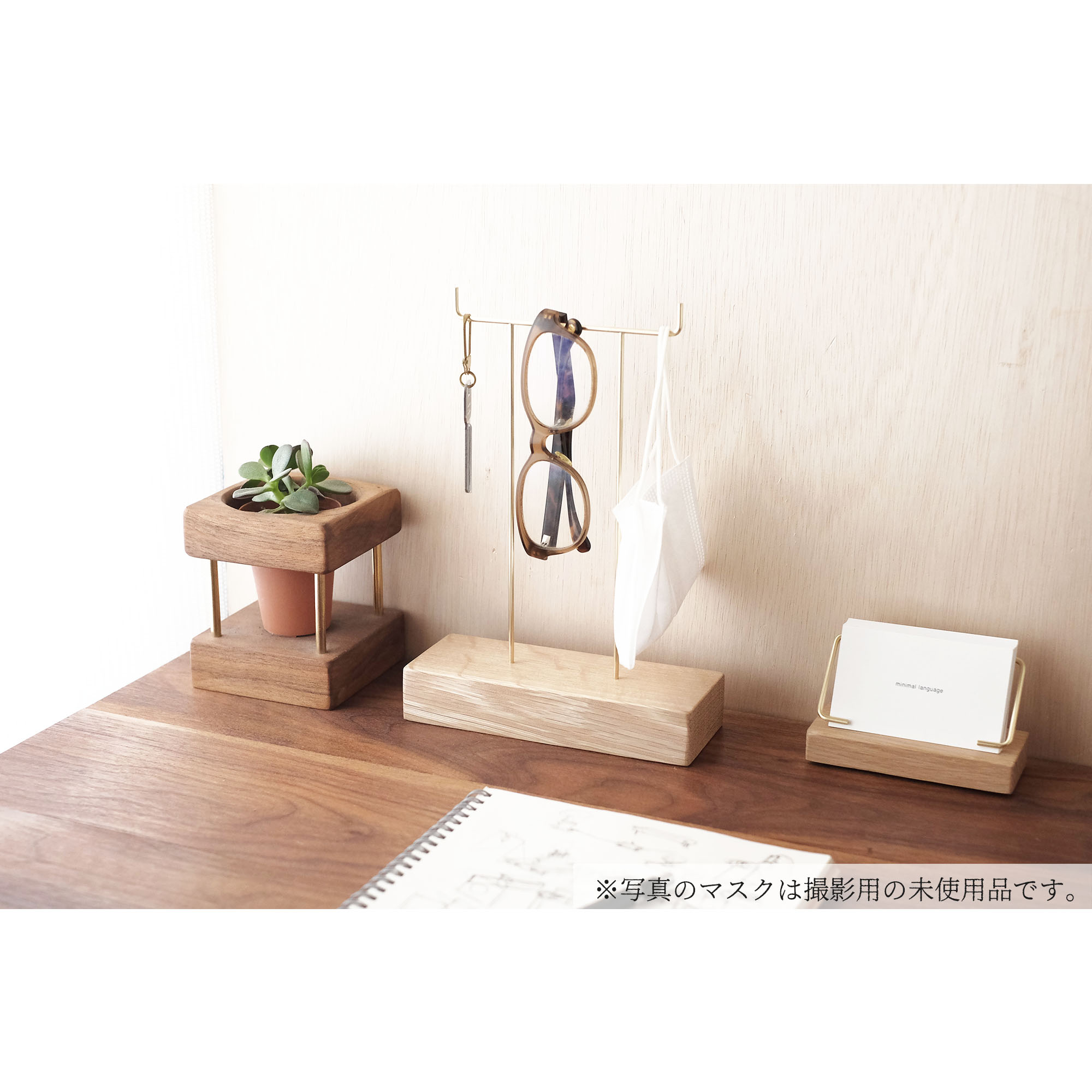 絶品】 マスク スタンド ホワイト stowarzyszenie-koniczynka.pl