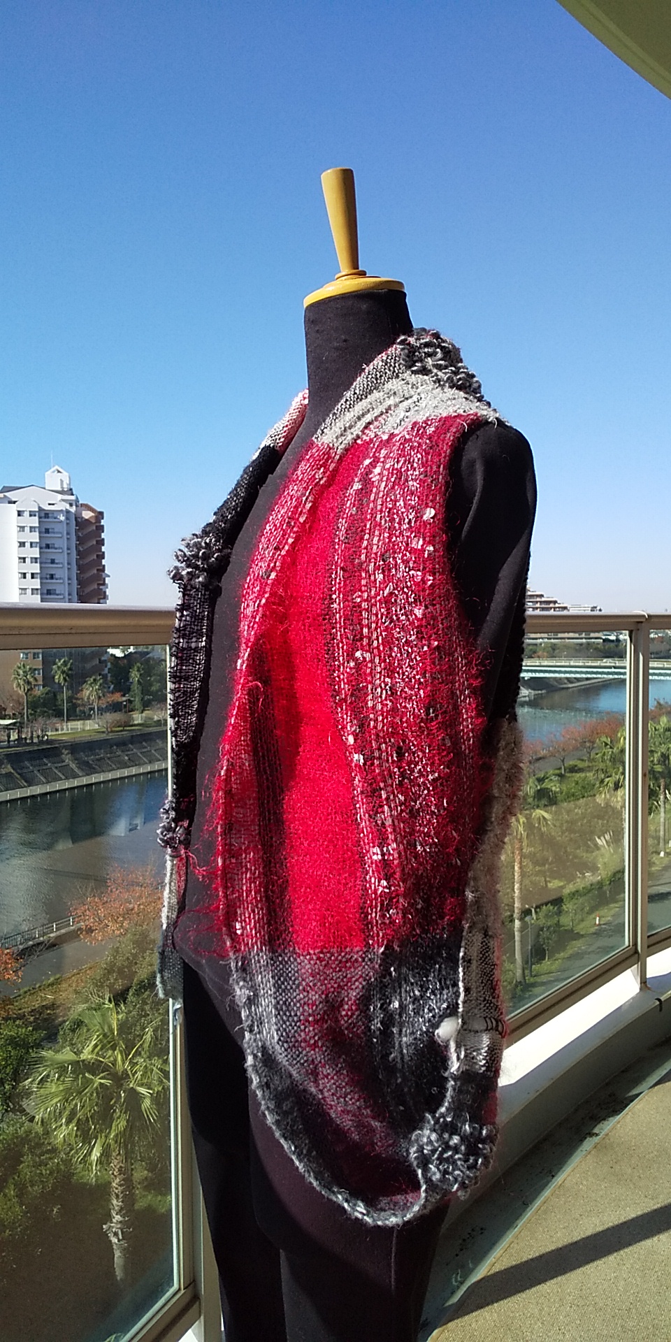 おしゃれベスト 赤 白 グレー 黒 Iichi ハンドメイド クラフト作品 手仕事品の通販