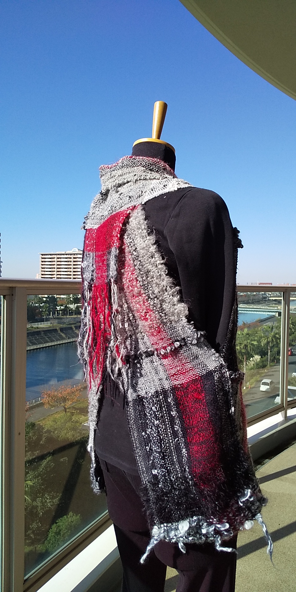 おしゃれベスト 赤 白 グレー 黒 Iichi ハンドメイド クラフト作品 手仕事品の通販