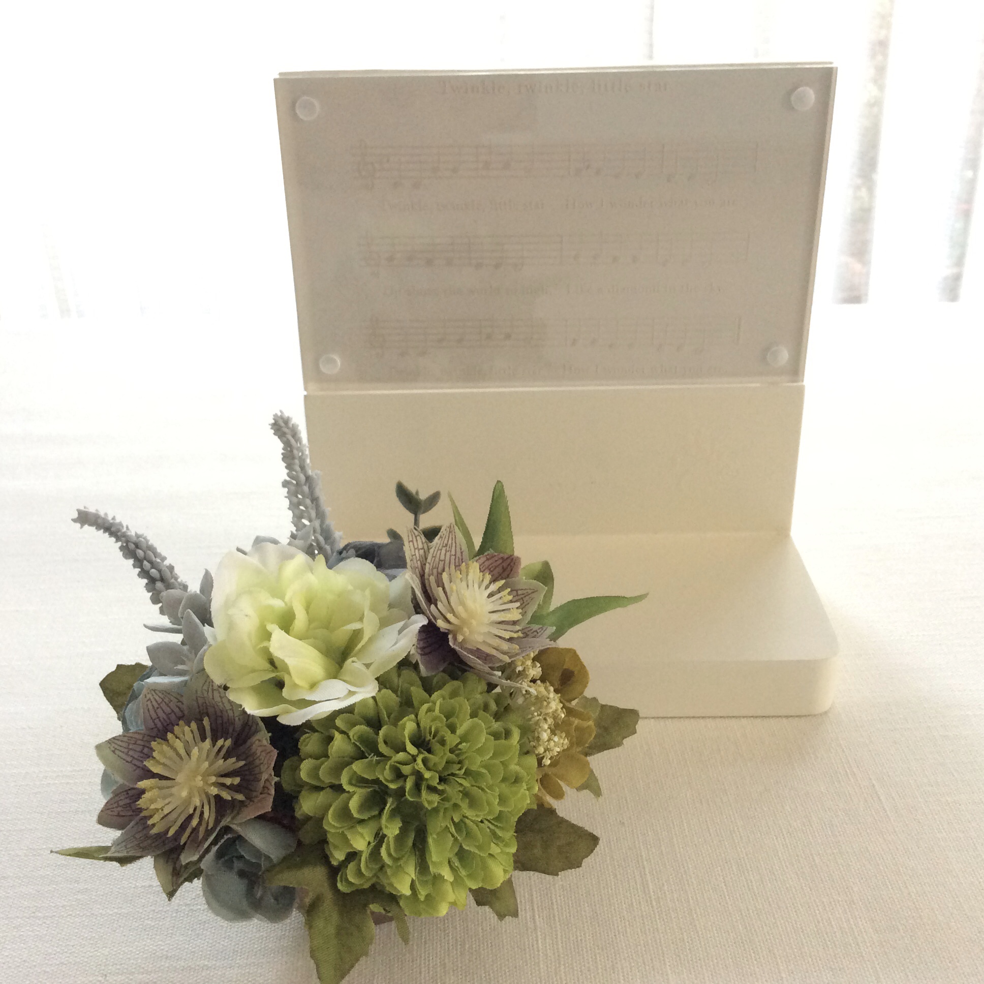 再販 小さな真珠の涙 仏花 造花 ミニサイズ お供え お盆 お彼岸 納骨堂 ペット Iichi ハンドメイド クラフト作品 手仕事品の通販