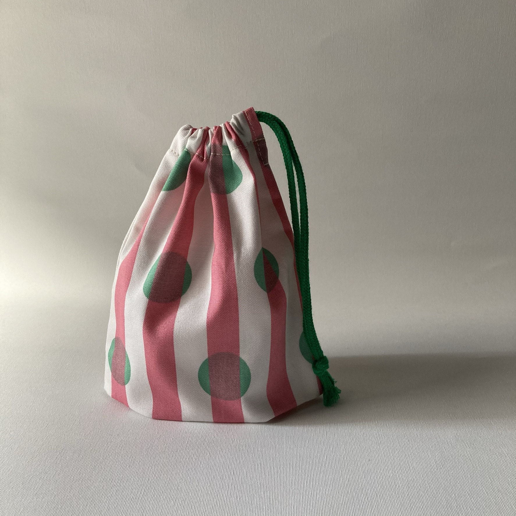 受注製作 片ひもコップ袋 巾着袋 サイズ 小 ピンク グリーン Iichi ハンドメイド クラフト作品 手仕事品の通販
