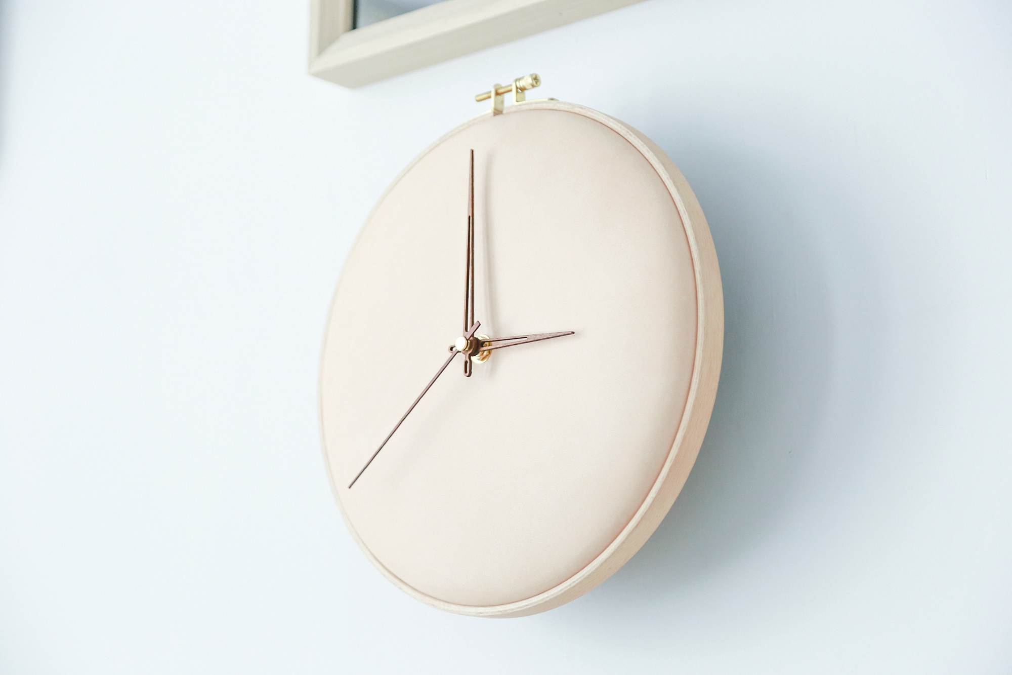 切線派】シンプル 革壁掛け時計 | iichi ハンドメイド・クラフト作品・手仕事品の通販