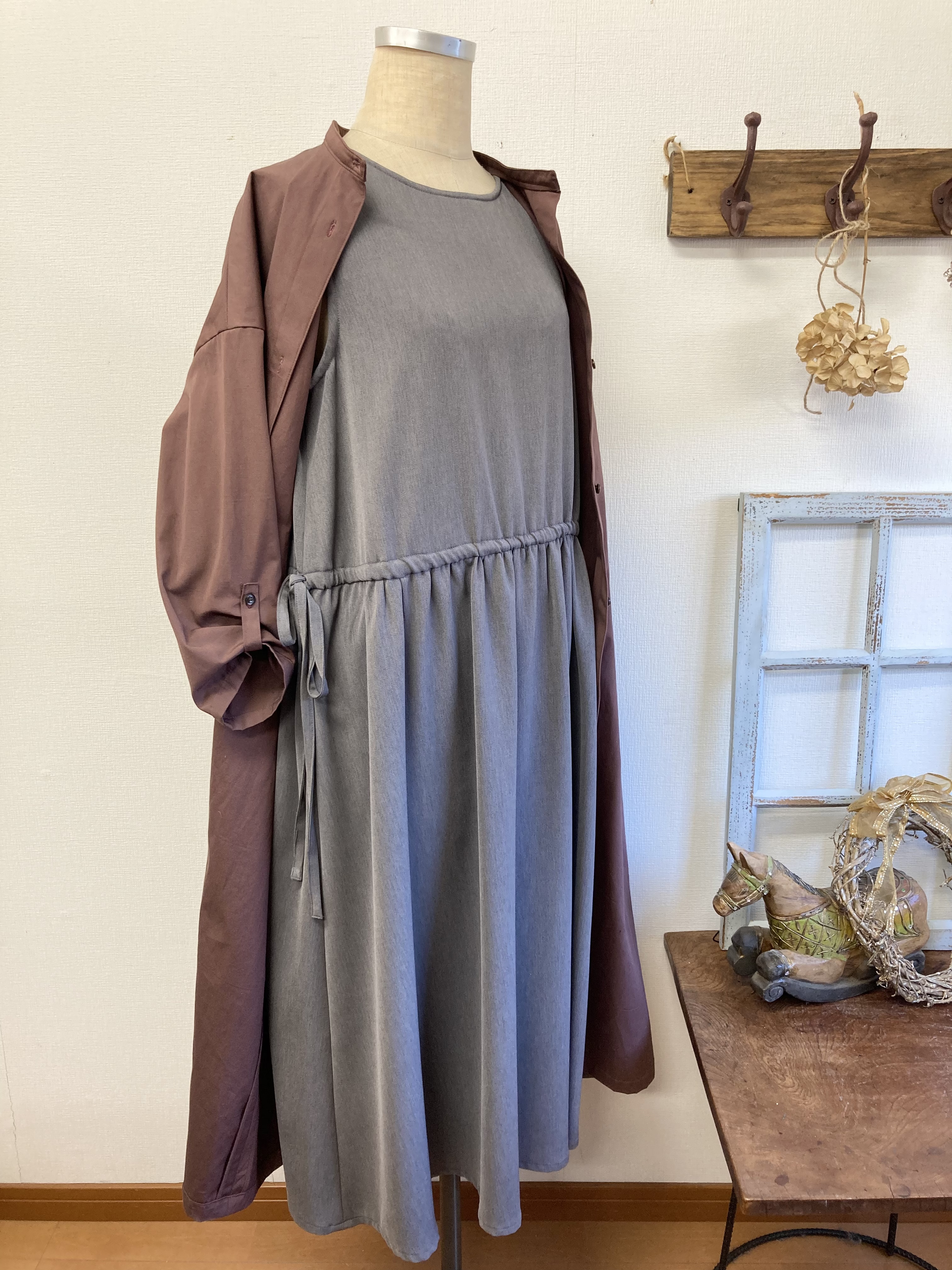 大人のシャツワンピ あずき色ノーカラーシャツワンピース エンジ サイズフリー L L L Iichi ハンドメイド クラフト作品 手仕事品の通販