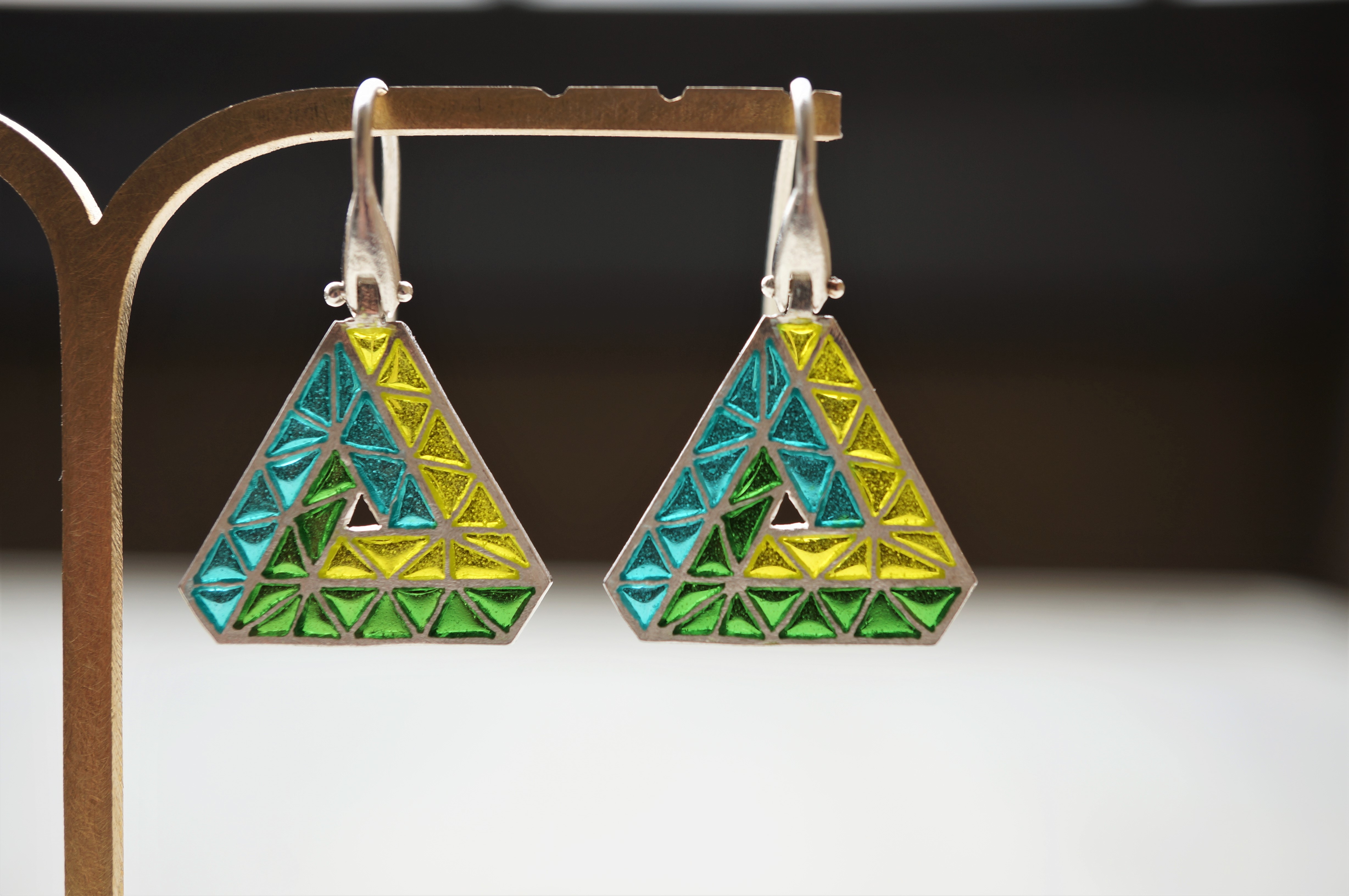 ペンローズ三角形のピアス 緑 Iichi ハンドメイド クラフト作品 手仕事品の通販 ペンローズ三角形のピアス 緑 Iichi ハンドメイド クラフト作品 手仕事品の通販