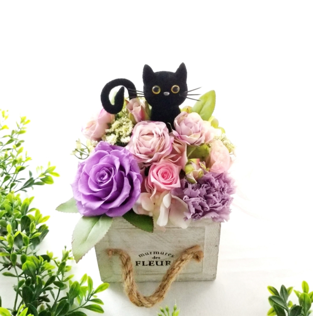 花畑の猫 ピンクパープル プリザーブドフラワー カーネーション 誕生日 母の日 犬 花 お供え オシャレ プレゼント Iichi ハンドメイド クラフト作品 手仕事品の通販