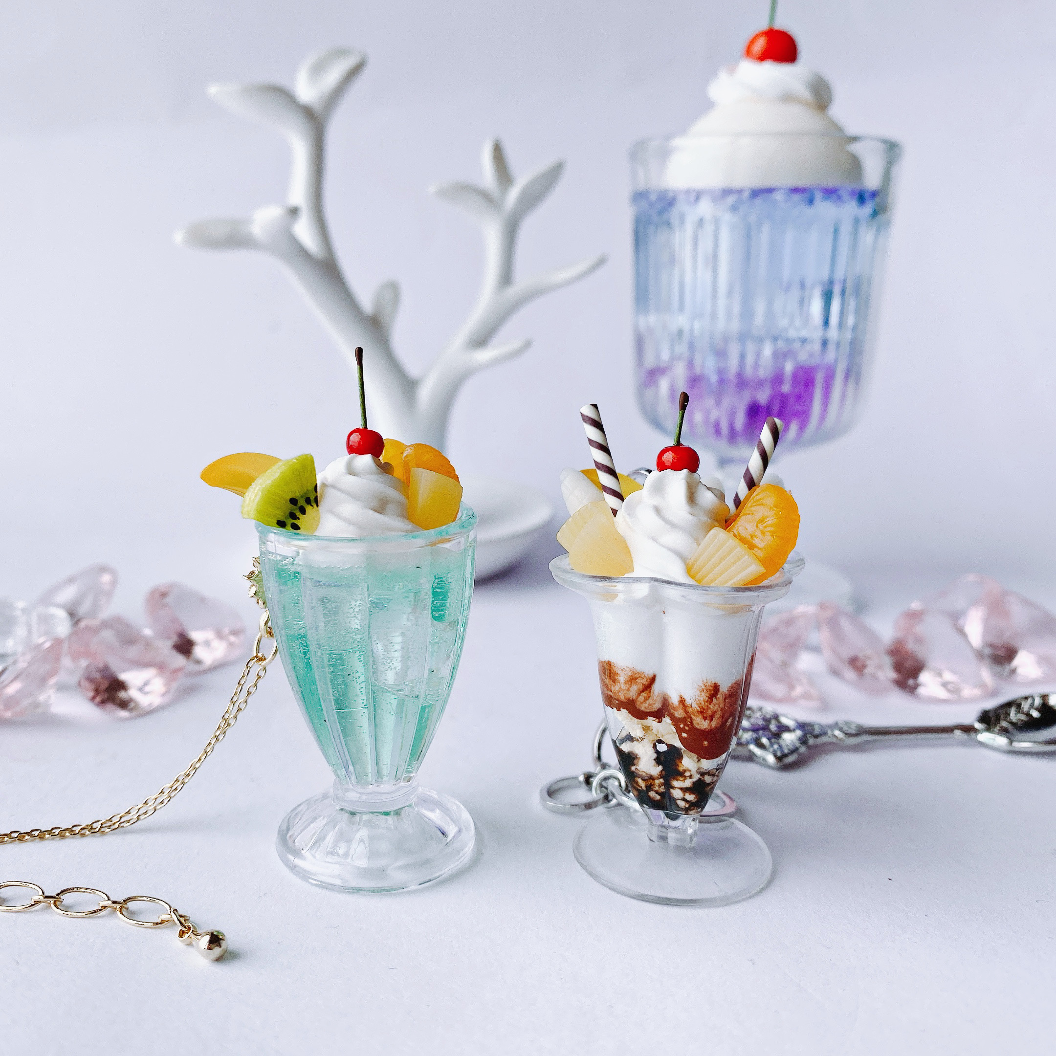 チョコバナナパフェのバッグチャーム フェイクスイーツ スイーツデコ Iichi ハンドメイド クラフト作品 手仕事品の通販 チョコバナナパフェのバッグチャーム フェイクスイーツ スイーツデコ Iichi ハンドメイド クラフト作品 手仕事品の通販