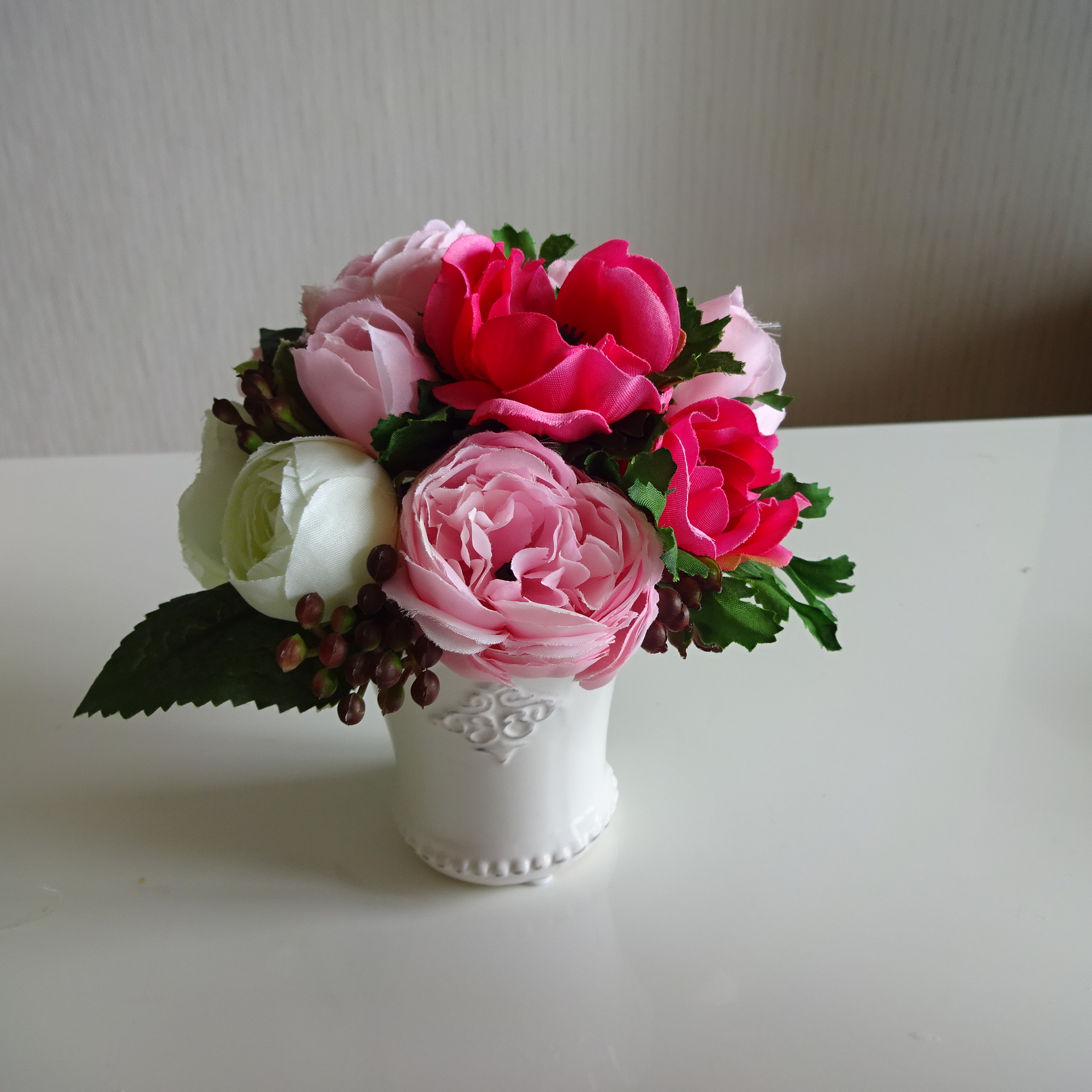 薔薇とアネモネのアレンジメント Iichi ハンドメイド クラフト作品 手仕事品の通販 薔薇とアネモネのアレンジメント Iichi ハンドメイド クラフト作品 手仕事品の通販