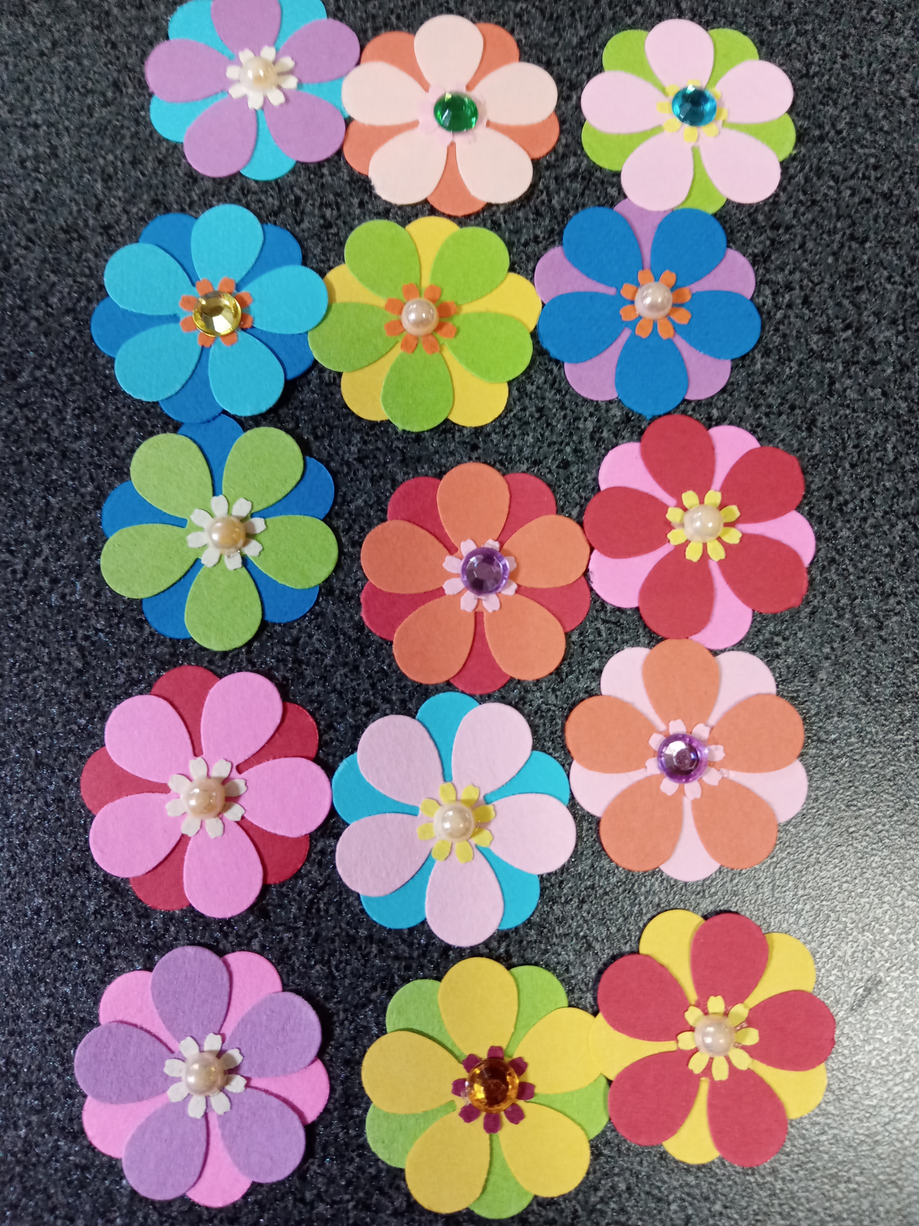 ペーパーフラワー詰合せ 花30 葉30 計60個 クラフトパンチ ローズ 立体 平面 花 デイジー 約1 5 3 Iichi ハンドメイド クラフト作品 手仕事品の通販 ペーパーフラワー詰合せ 花30 葉30 計60個 クラフトパンチ ローズ 立体 平面 花 デイジー 約1 5 3 Iichi ハンドメイド クラフト作品 手仕事品の通販