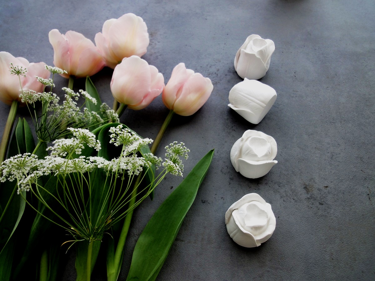 チューリップの花咲くアロマストーン 置き型 6種類から香りが選べる Iichi ハンドメイド クラフト作品 手仕事品の通販