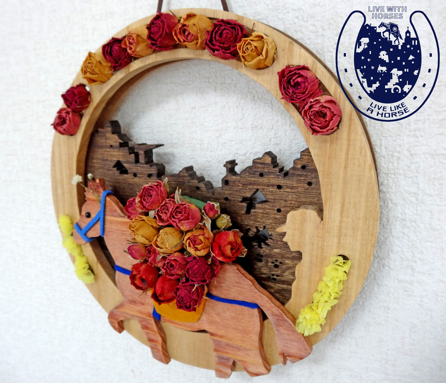 木製リース 花売り馬 ドライフラワー ローズ 馬 ハンドクラフト Iichi ハンドメイド クラフト作品 手仕事品の通販