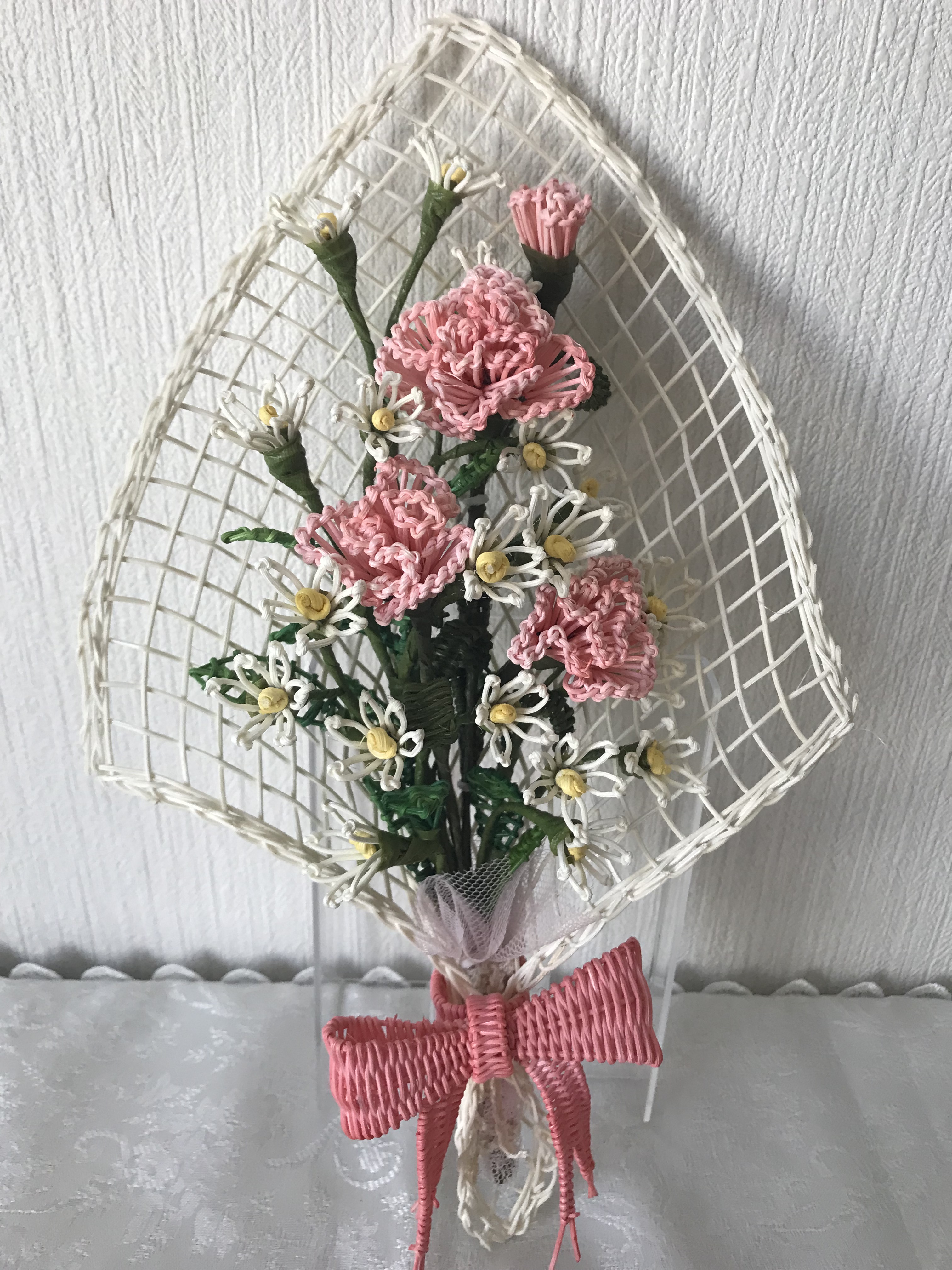 籐で編んだ小さな花束 ピンク色のカーネーション Iichi ハンドメイド クラフト作品 手仕事品の通販