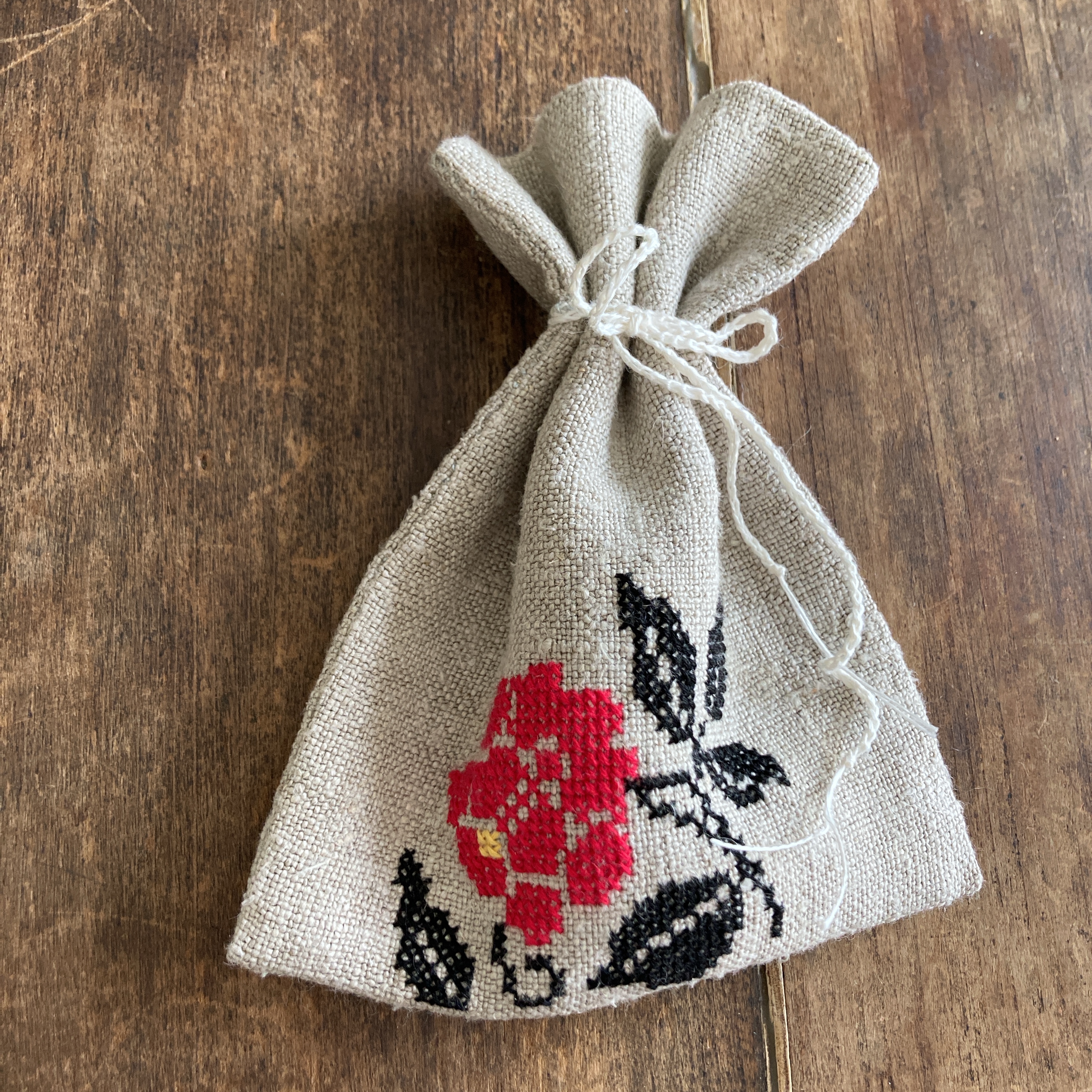 ウクライナ リネン100 手刺繍 クロスステッチ ポプリサシェ サンタマリアノヴェッラ ポプリ入り Iichi ハンドメイド クラフト作品 手 仕事品の通販