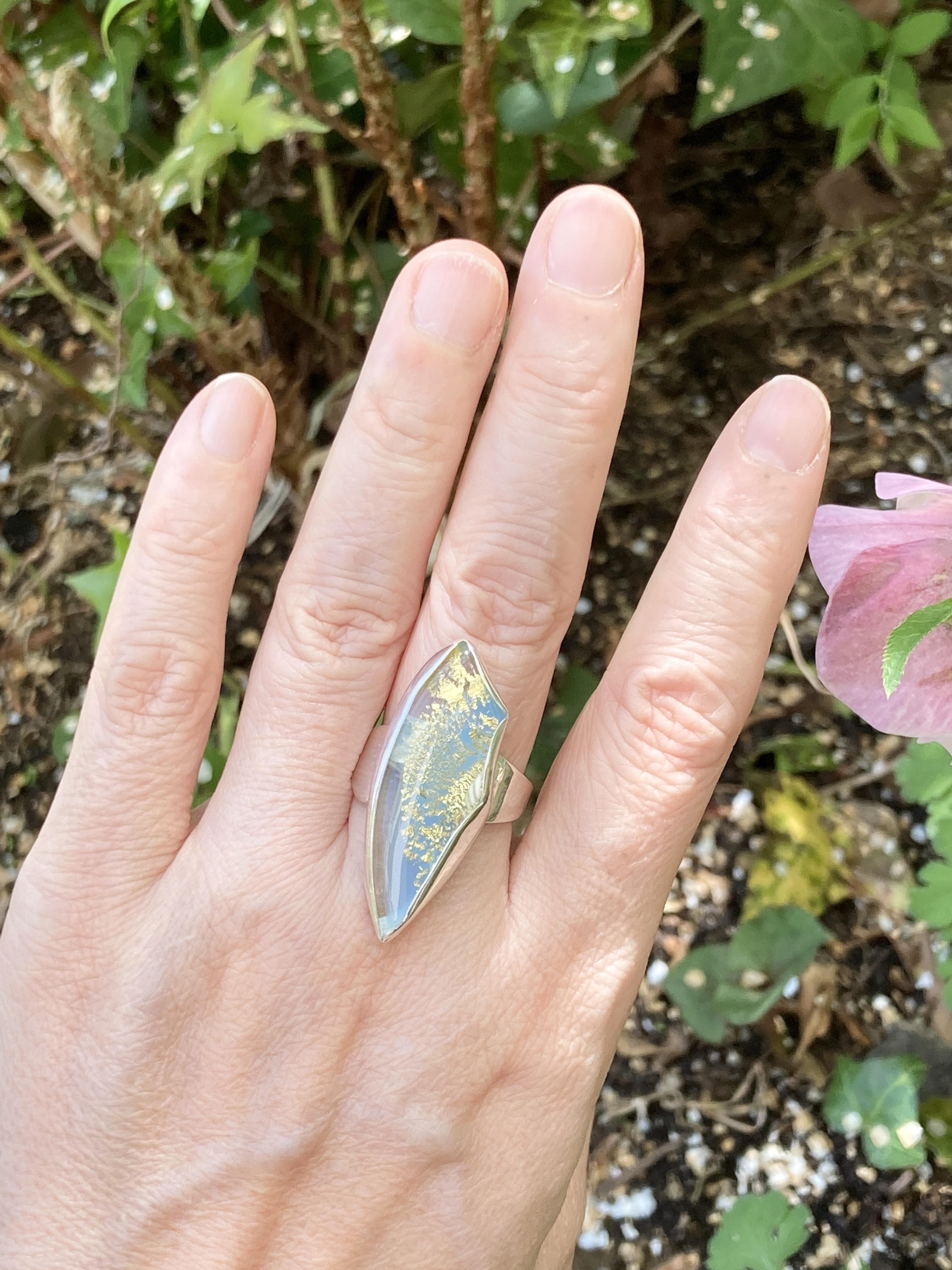 ガラスの鉱石のリング 950silver薄水色に金箔 16 Iichi ハンドメイド クラフト作品 手仕事品の通販