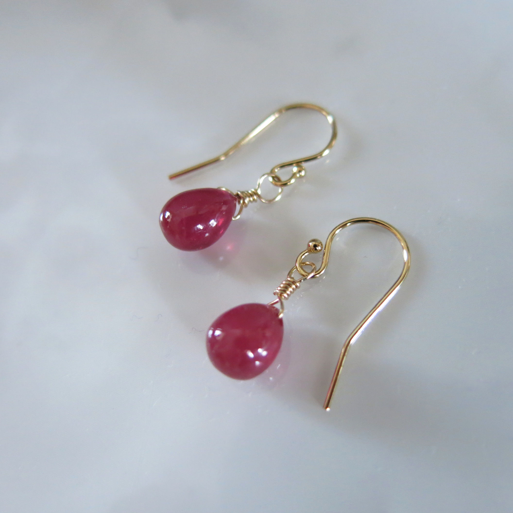 新品 14ｋｇｆ☆AAA ルビー ペリドットピアス 春紅色 ＡＡＡルビー逸品 ...