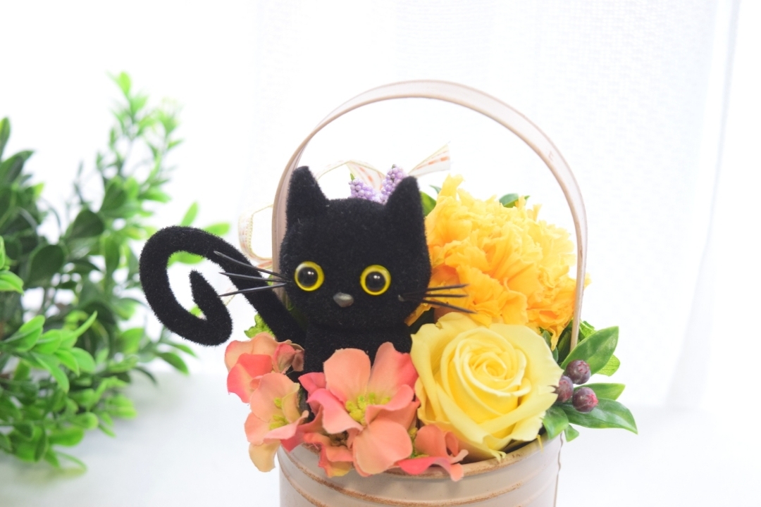 花と猫 イエロー プリザーブドフラワー カーネーション 誕生日 母の日 猫 花 お供え プレゼント Iichi ハンドメイド クラフト作品 手仕事品の通販