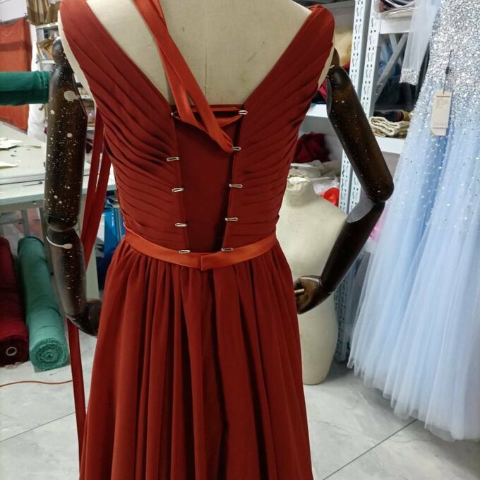 パール カラードレス の通販 by David1021k Dress(2月後半発送)｜ラクマ テラコッタ色 優雅なシルエット フックタイプの
