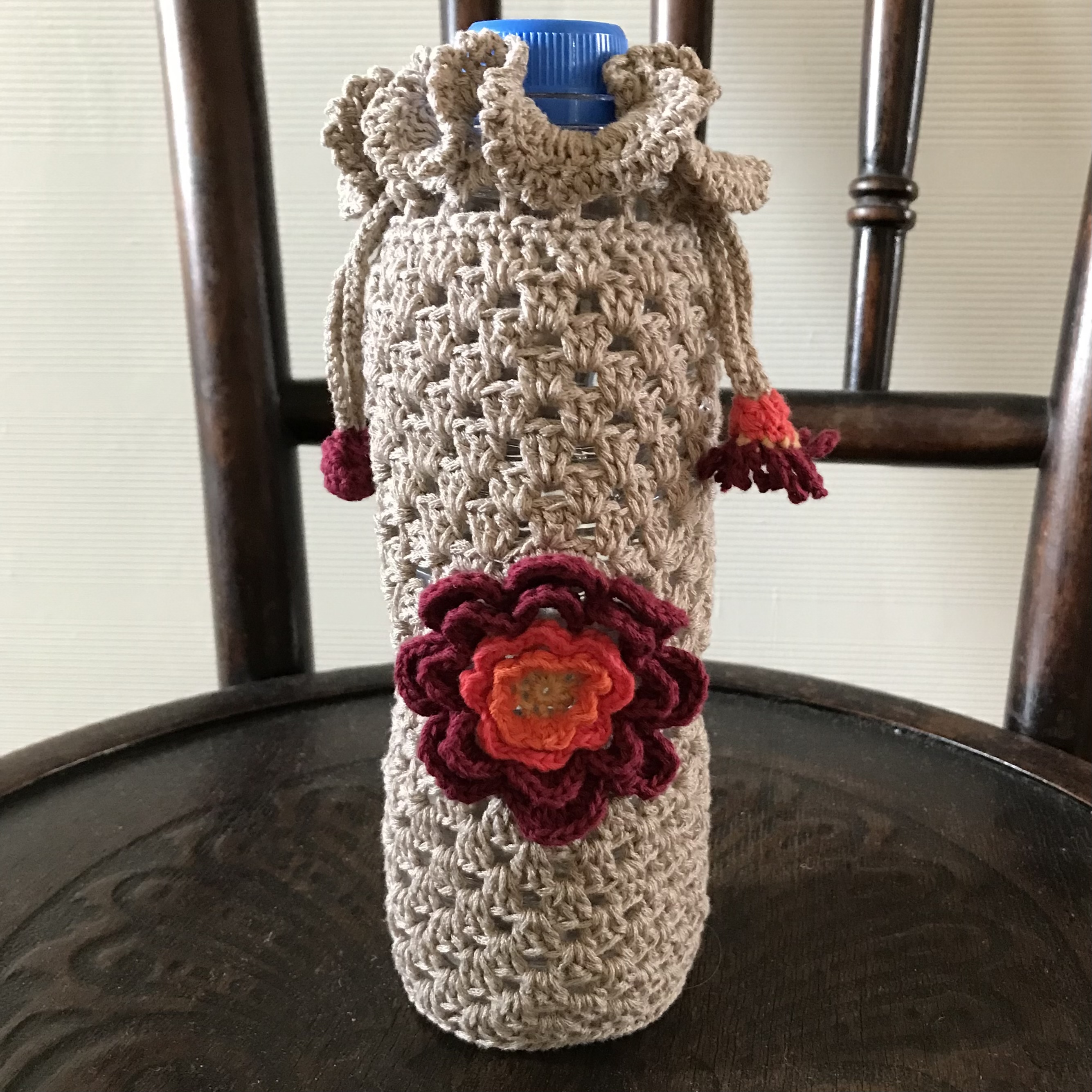 コットン糸 かぎ針編みのボトルカバー ペットボトル カバー 縦長 巾着 花 Iichi ハンドメイド クラフト作品 手仕事品の通販