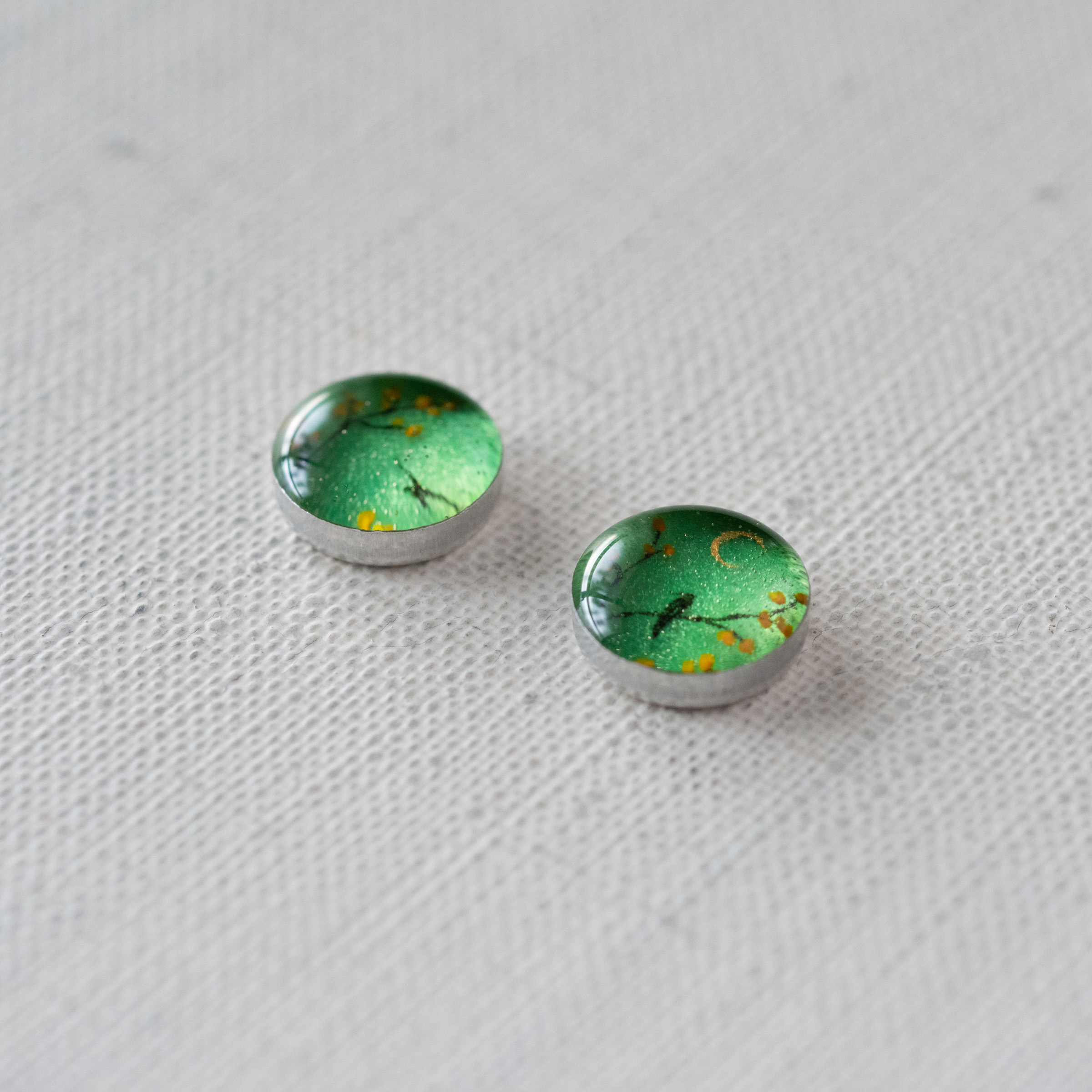 まるい耳飾り30 梢と鳥 Iichi ハンドメイド クラフト作品 手仕事品の通販