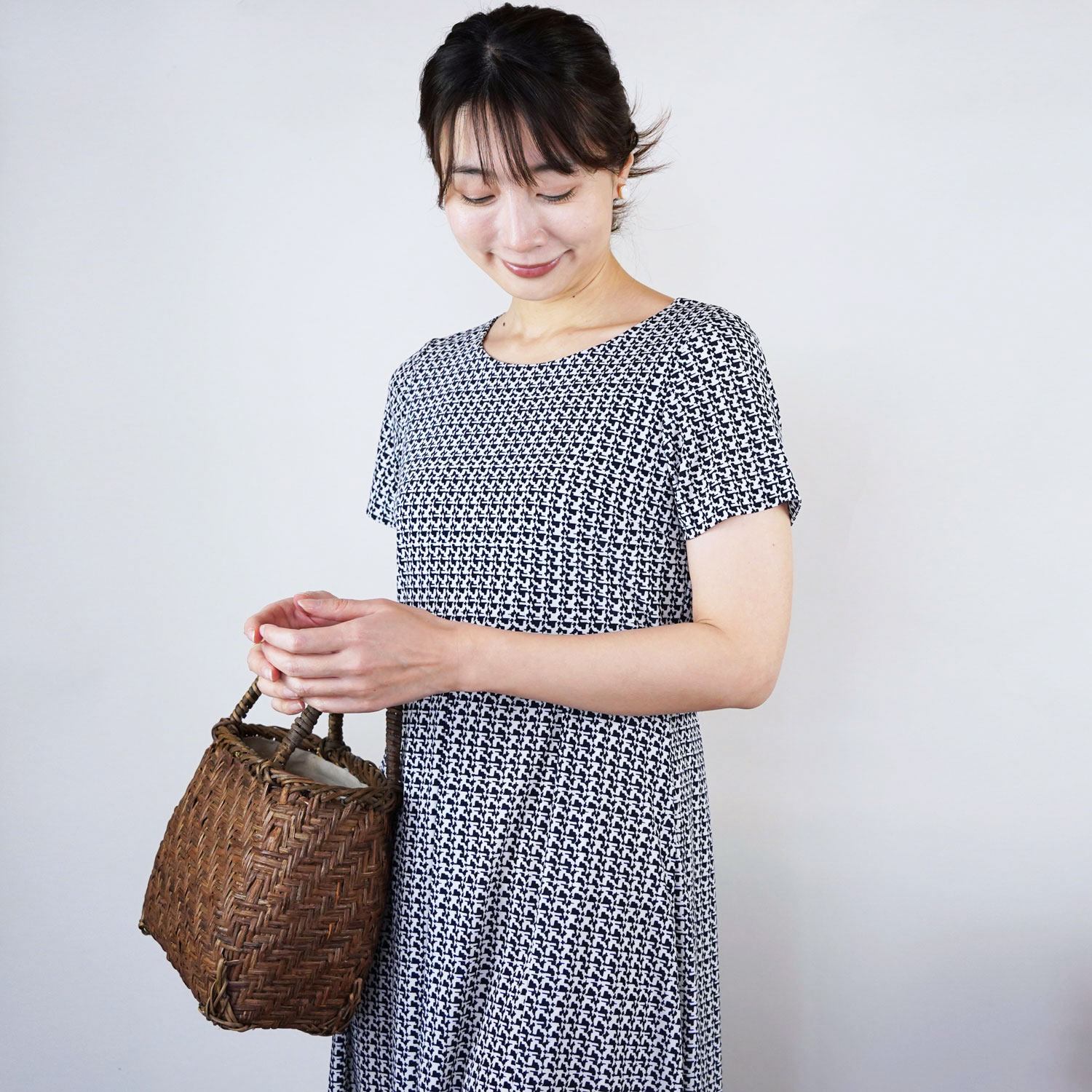 40 割引ワンピなど最旬ア Xs Ll受注制作 アーミッシュ風シンプルワンピース ネイビーホワイトの千鳥柄 やや薄手 布ワンピース ファッション Solcaloja Med Ec